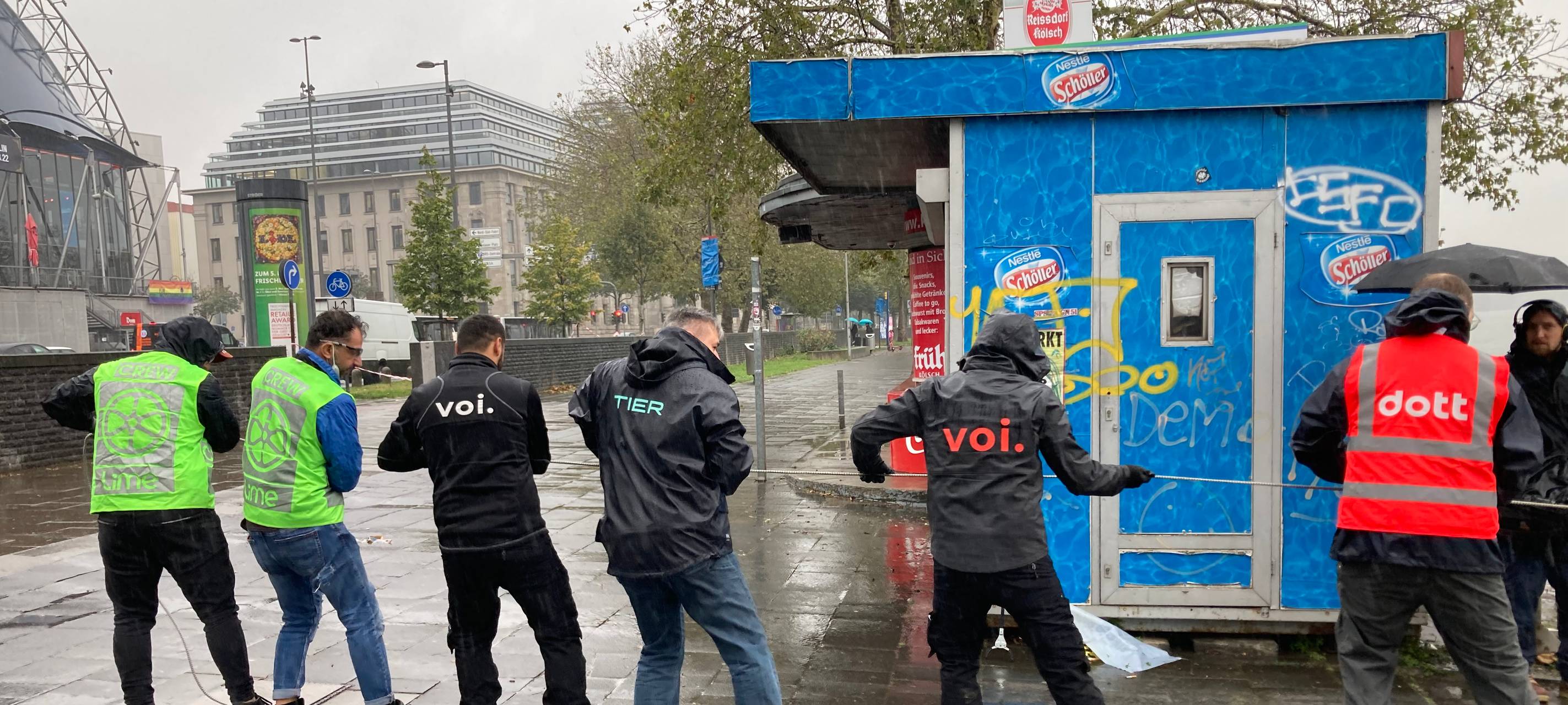 30 E-Scooter aus dem Rhein gefischt