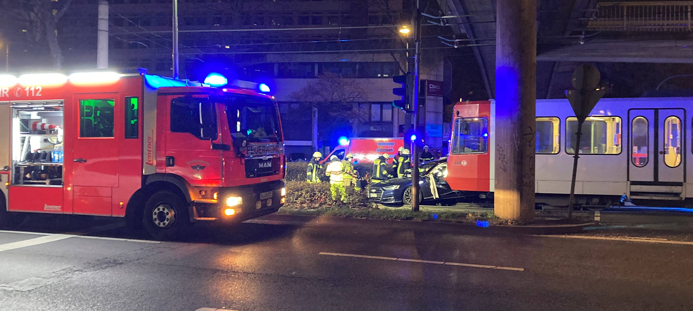 Linien 16 und 17 fahren nach Unfall in Rodenkirchen wieder