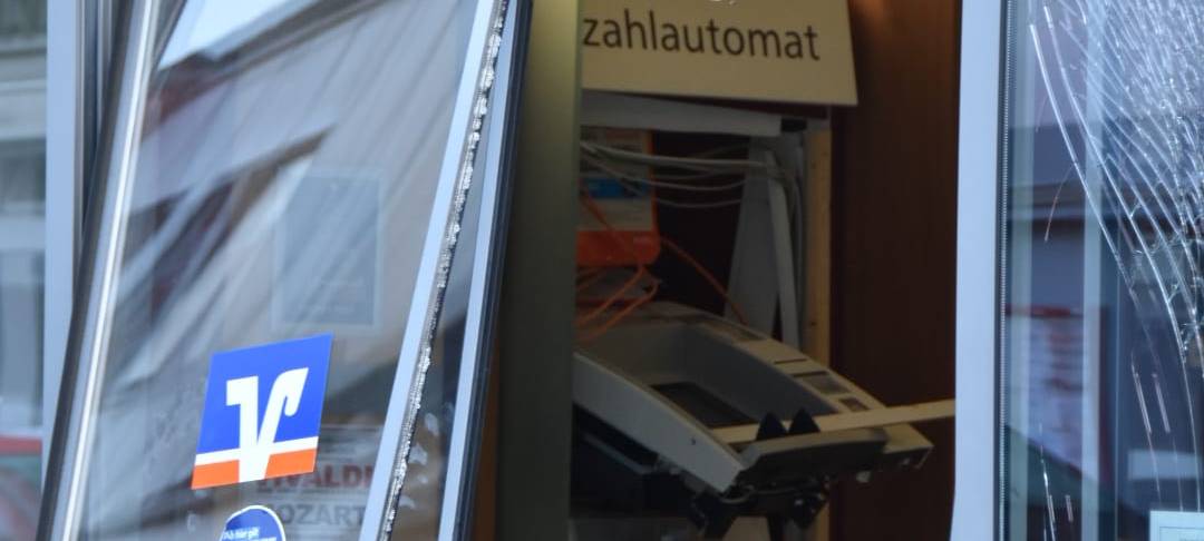 Unbekannte sprengen Geldautomaten in Brück