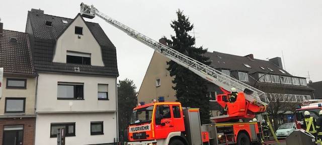 Schwerverletze bei Wohnungsbrand in Holweide