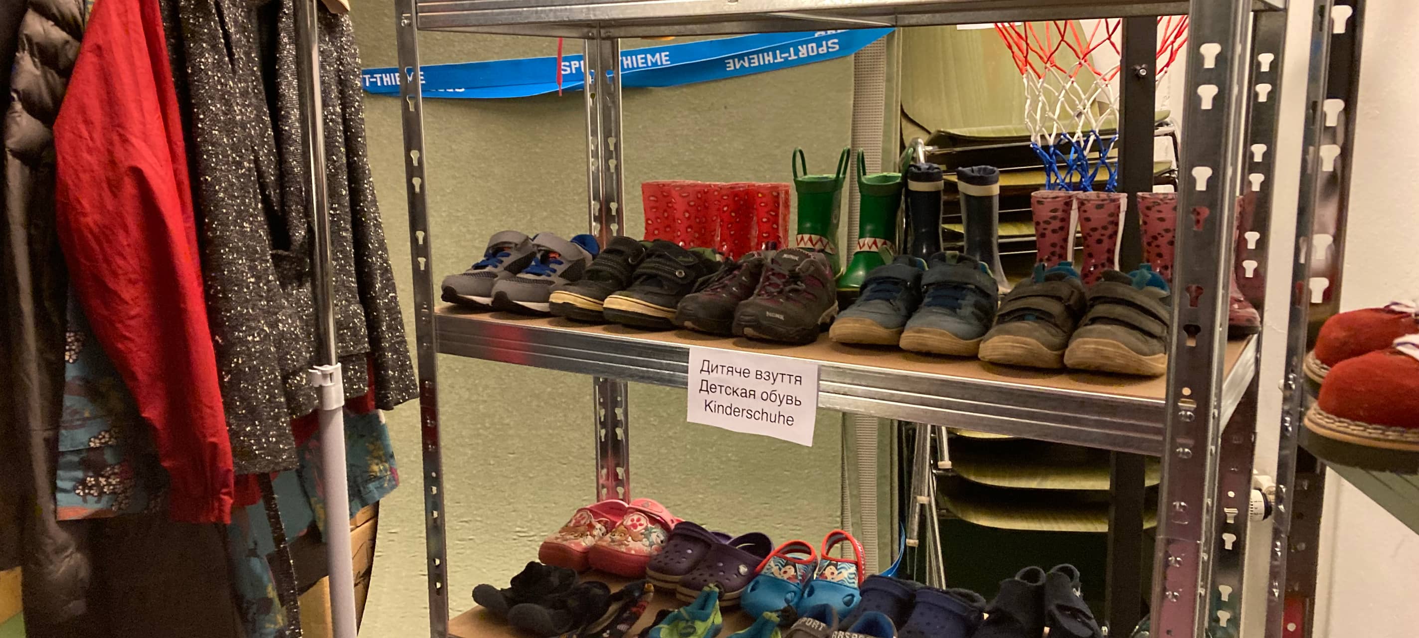 Bürgerzentrum Ehrenfeld: Kleiderkammer für Geflüchtete eingerichtet