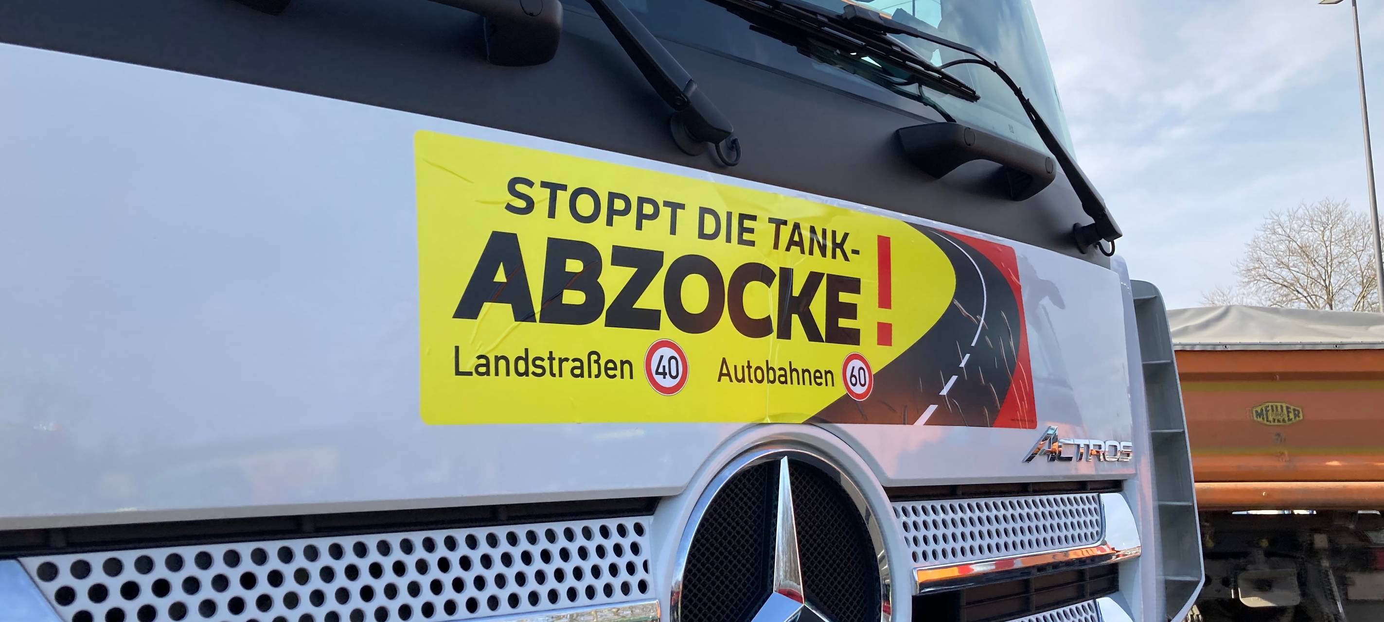Protest gegen Spritpreise: Große Lkw-Demo in Deutz