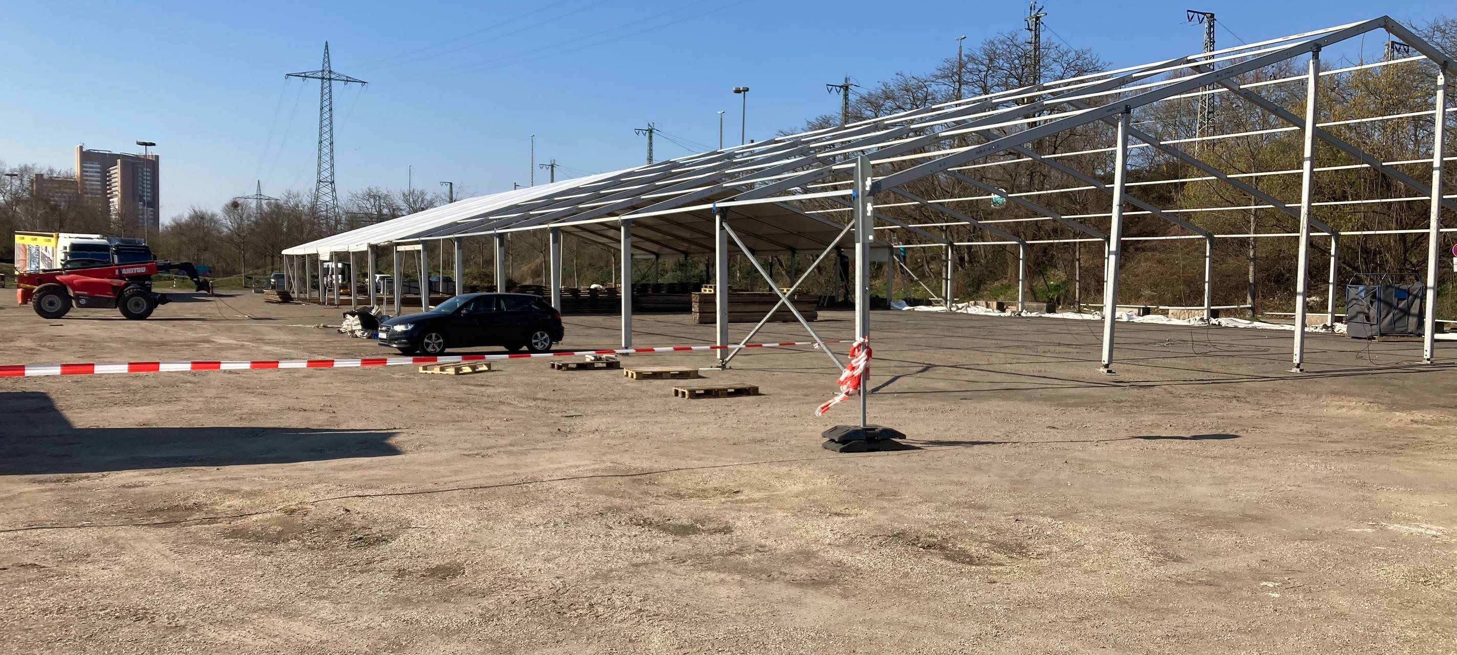 Zeltstadt für Ukraine-Geflüchtete am Südstadion