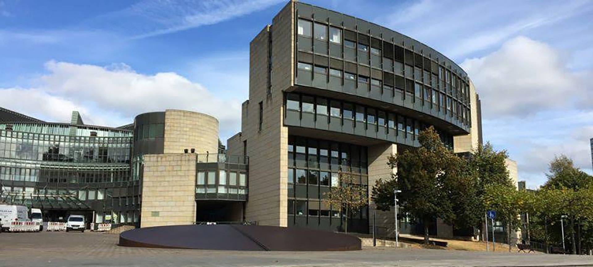 Schüler aus Rodenkirchen diskutieren im Landtag