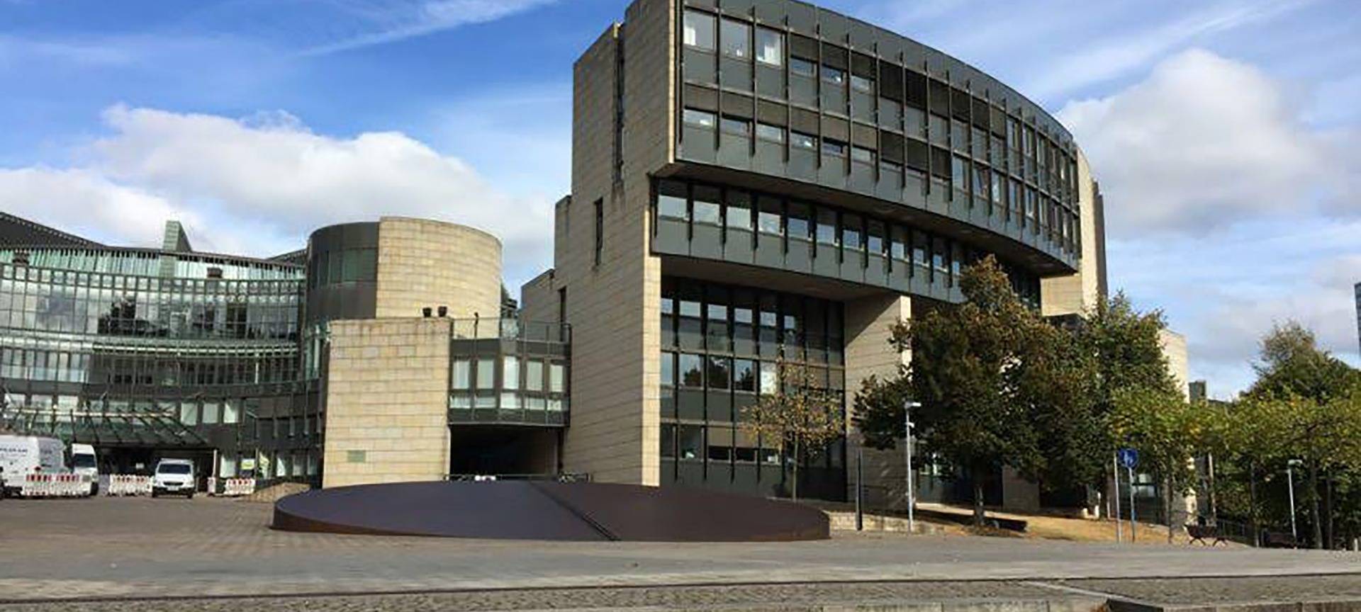 Schüler aus Rodenkirchen diskutieren im Landtag