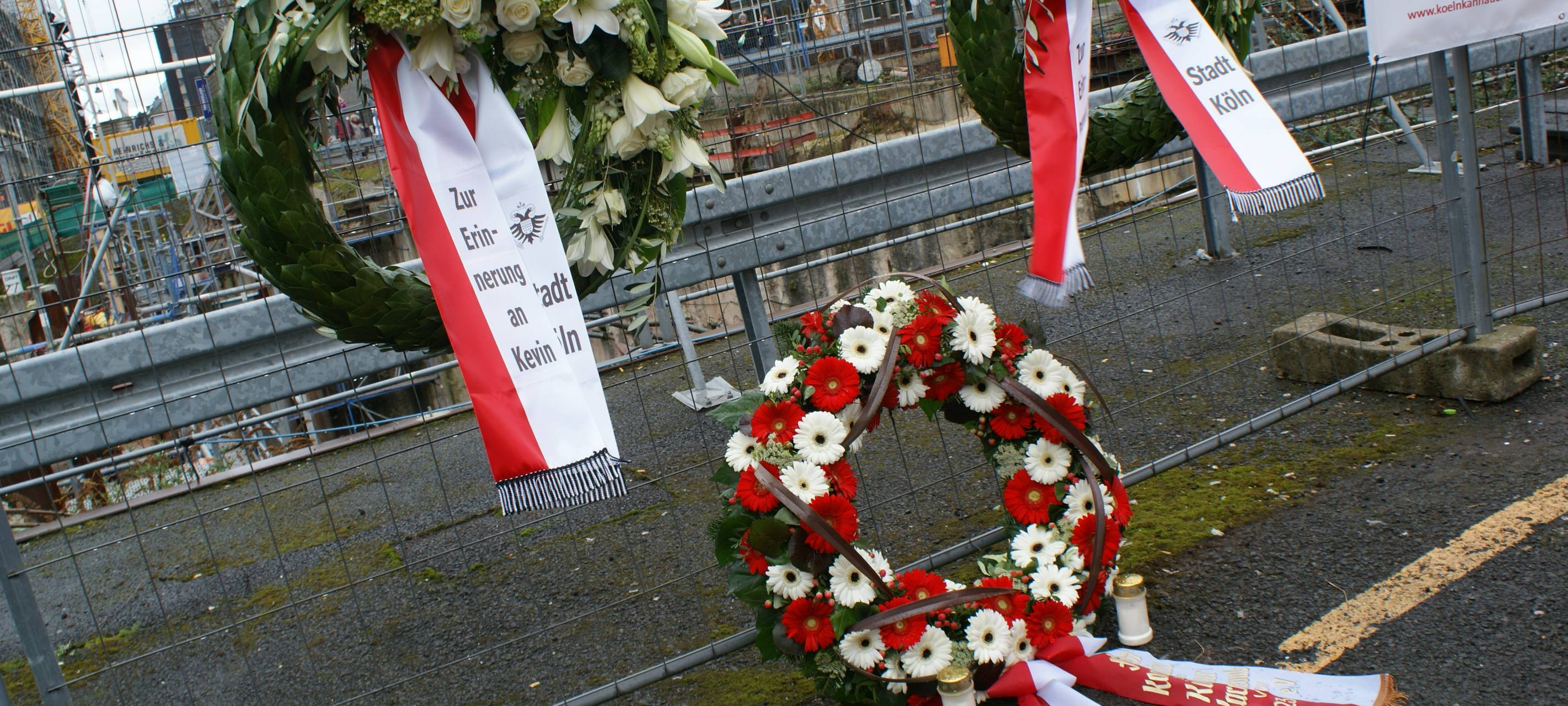 Gedenkveranstaltung an der Einsturzstelle
