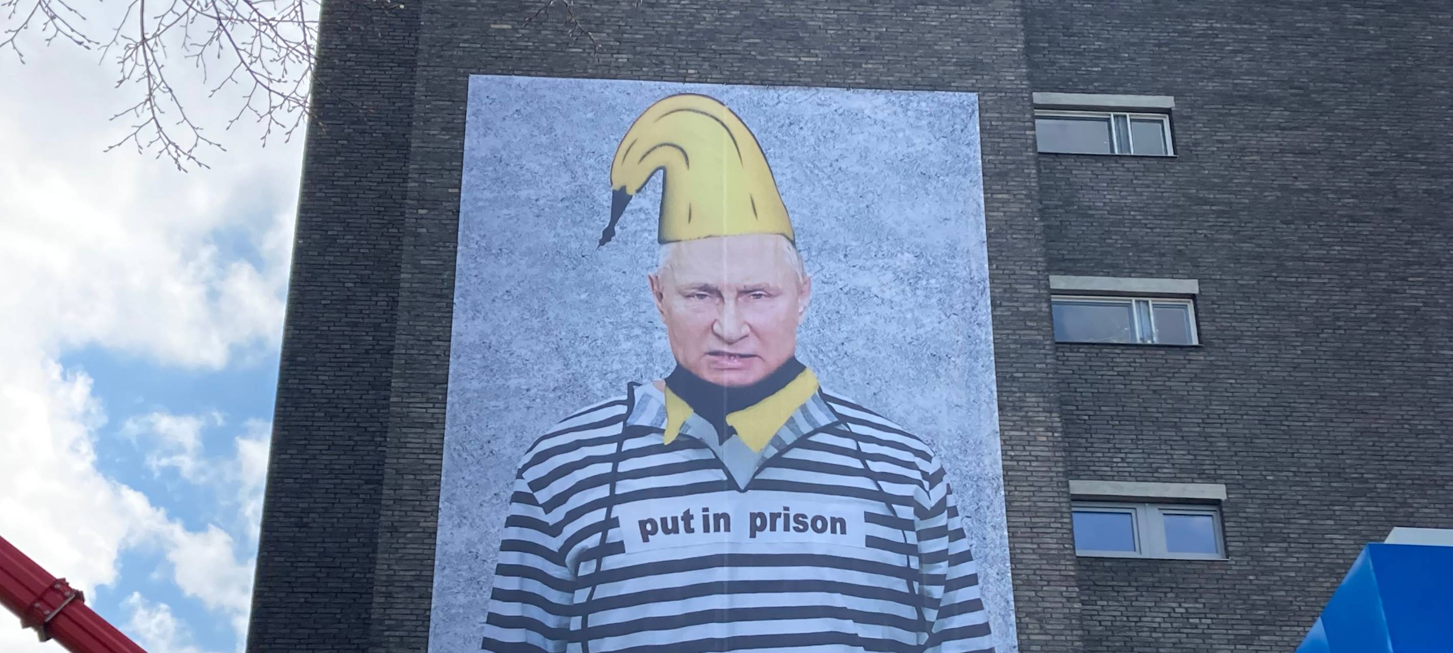 Protest-Kunstwerk "Put-in-Prison" in Köln