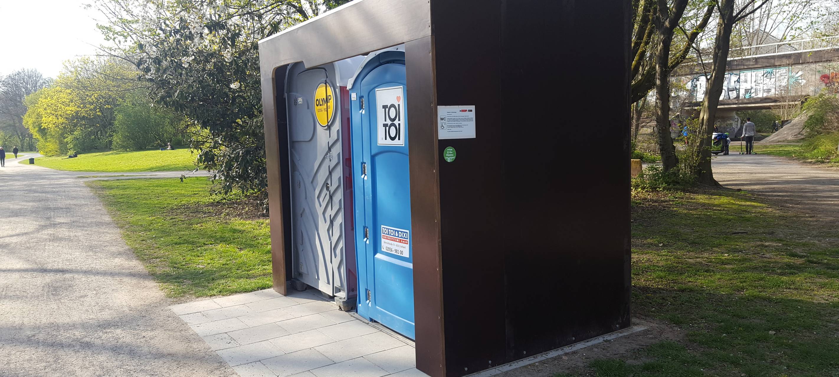 Öffentliche Toiletten in den Parks wieder da