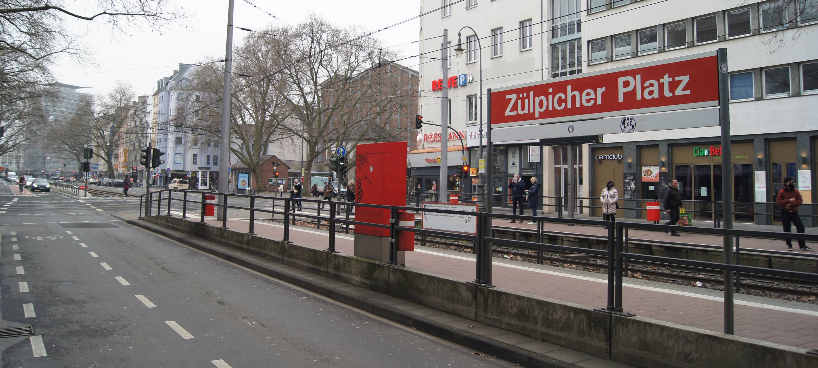 Nach blutiger Messerattacke sucht Polizei Hinweise
