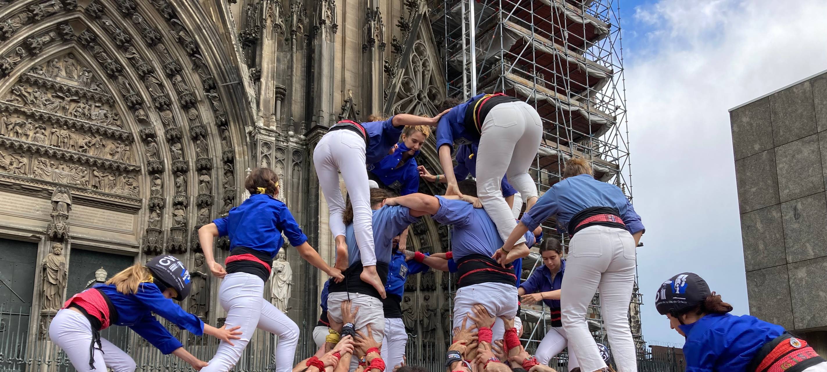 Zusammen stark: Menschentürme am Dom