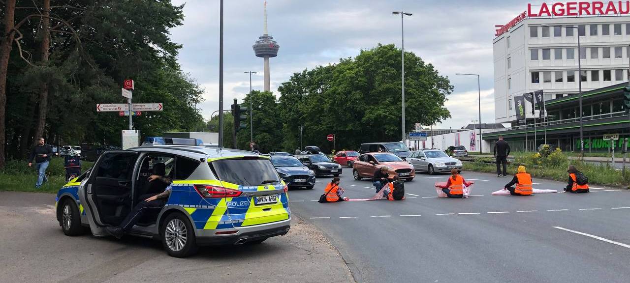 Demonstranten auf der Inneren Kanalstraße
