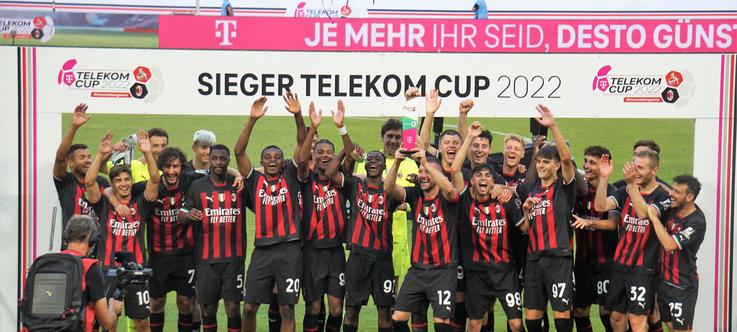 Effzeh freut sich über Präsenz der Fans bei Testspiel