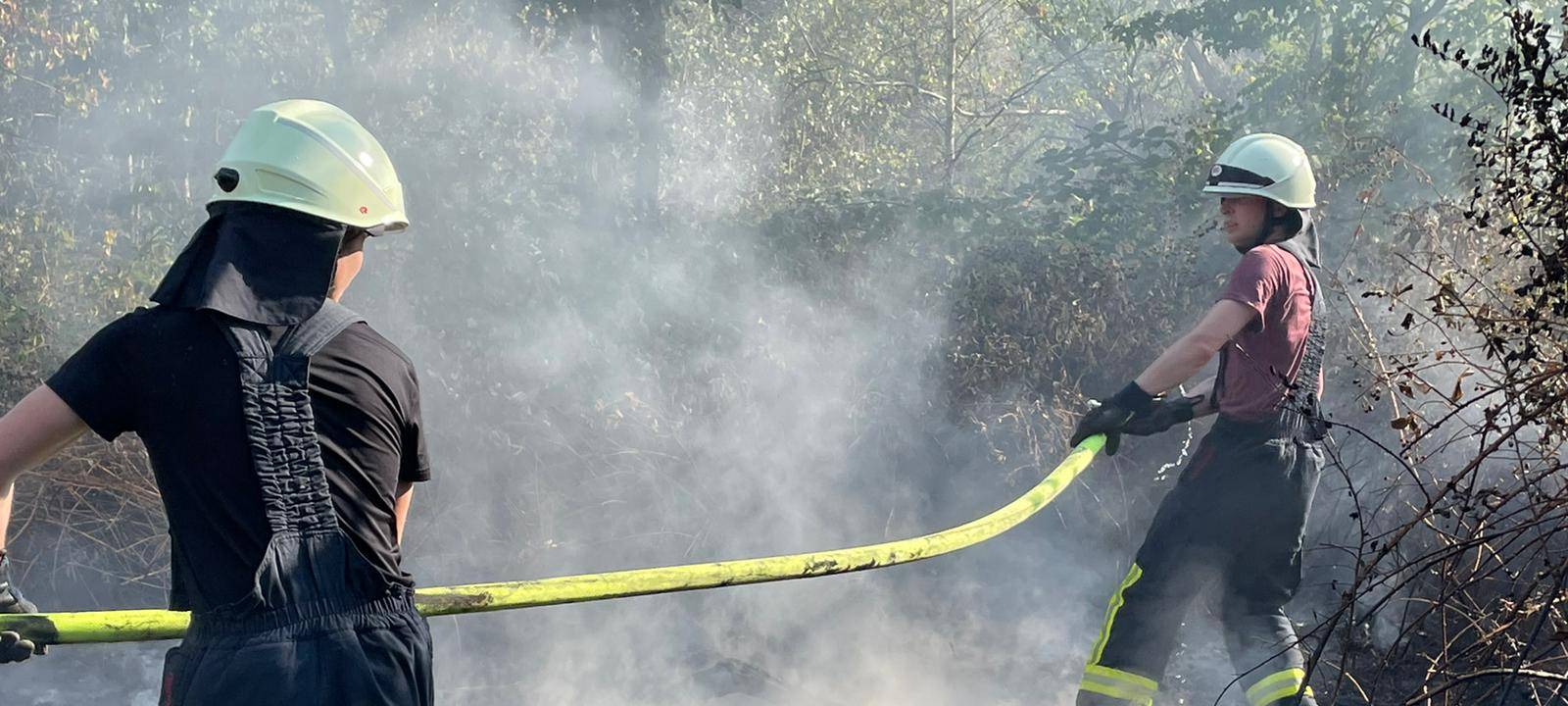 Waldbrand behindert Evakuierung nach Bombenfund