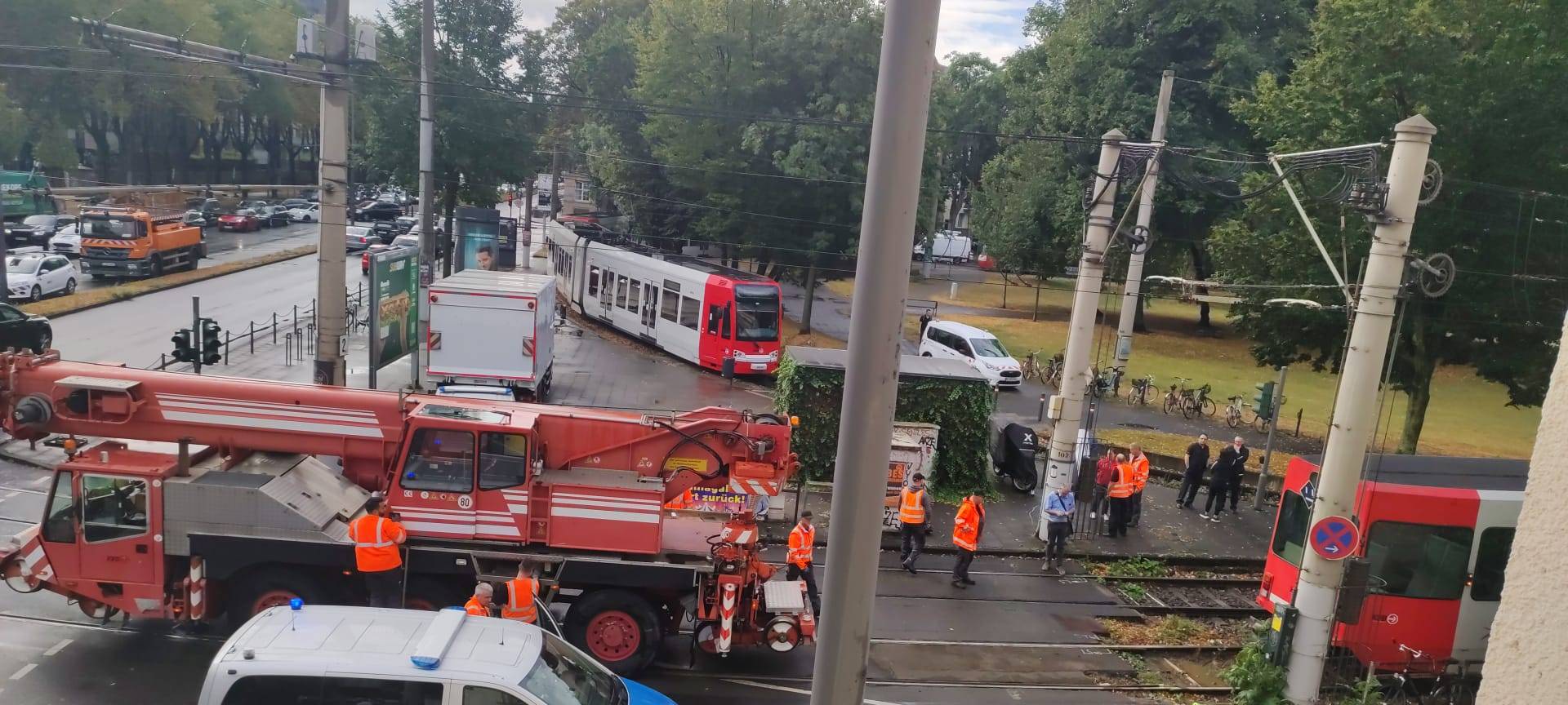 KVB-Bahn entgleist am Ubierring