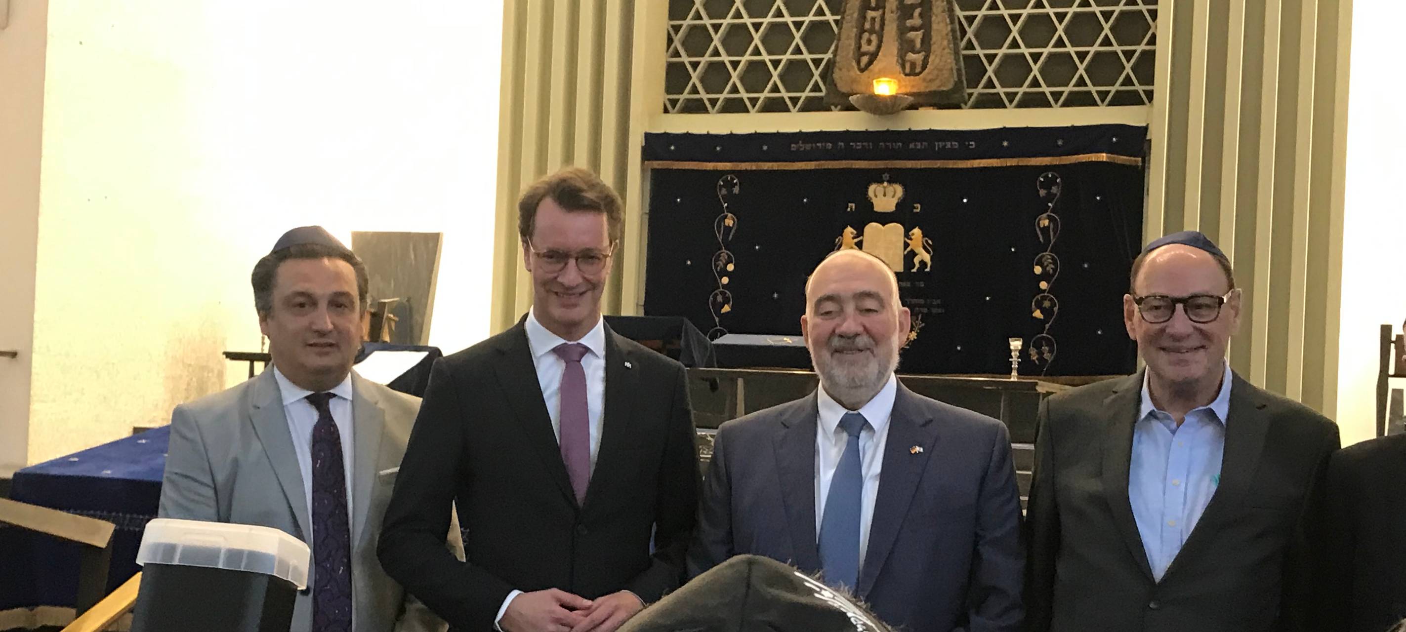 Wüst begrüßt neuen israelischen Botschafter in Synagoge