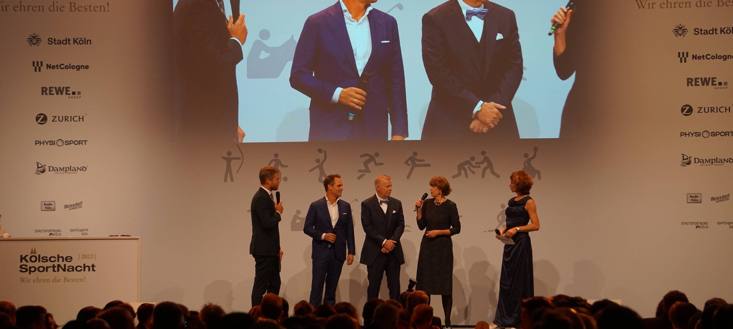 Die Moderatoren des Abends und die Veranstalter der Kölschen Sportnacht in der Flora.