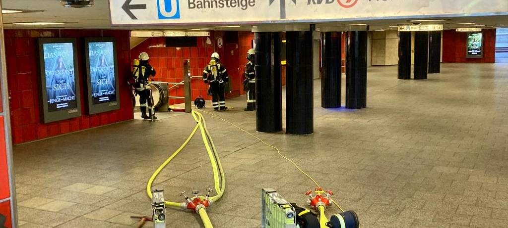 Großeinsatz: Feuer in U-Bahn