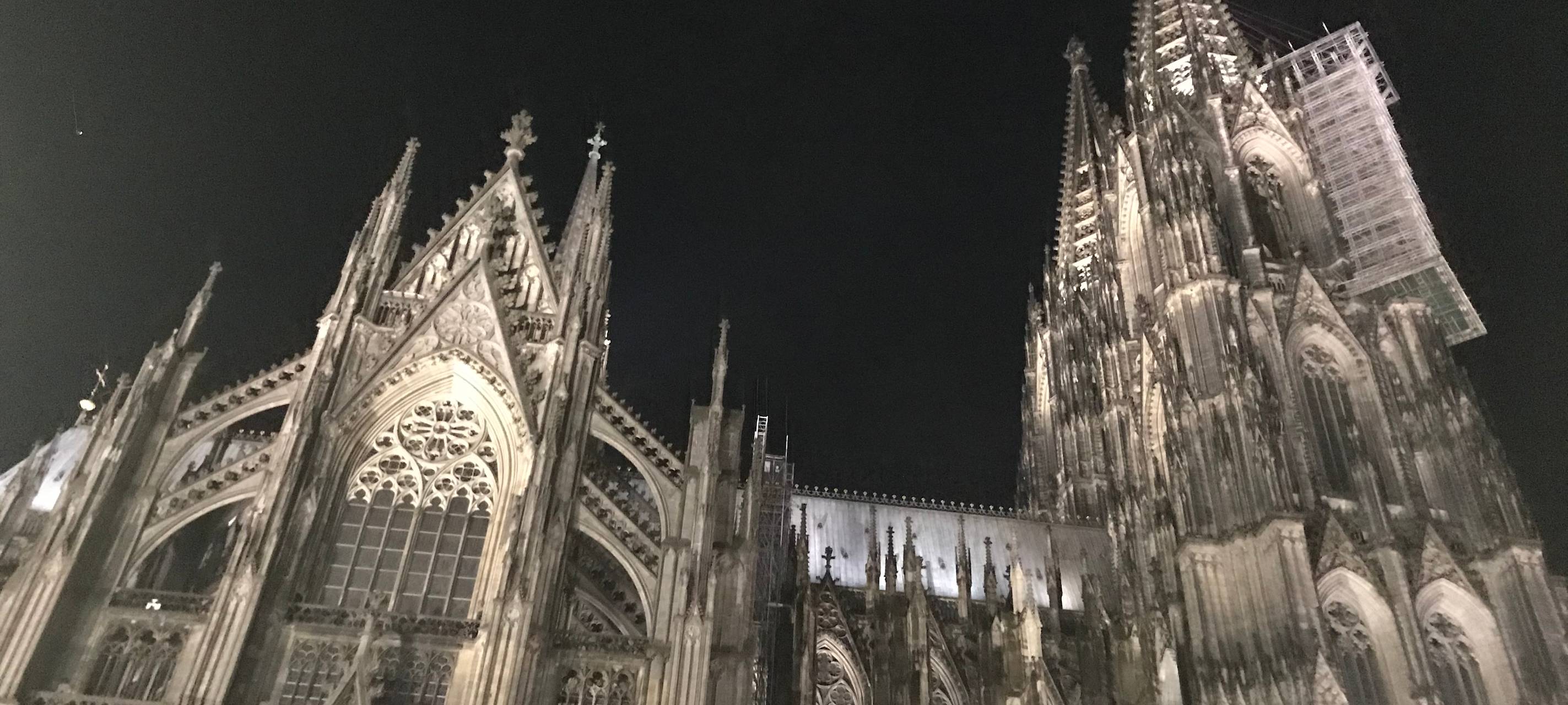 Vorübergehend englische Messen im Kölner Dom