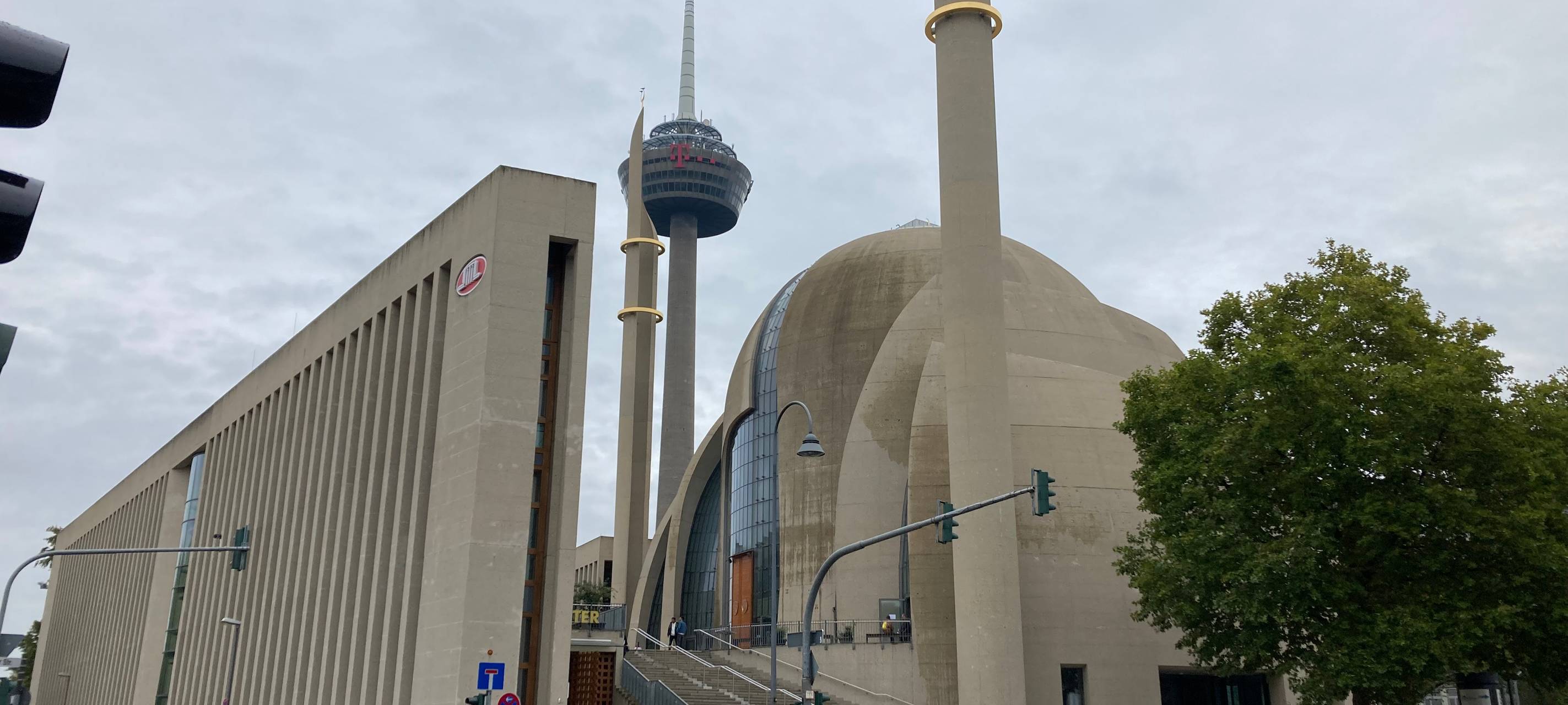 Erster öffentlicher Muezzin-Ruf an der Zentralmoschee