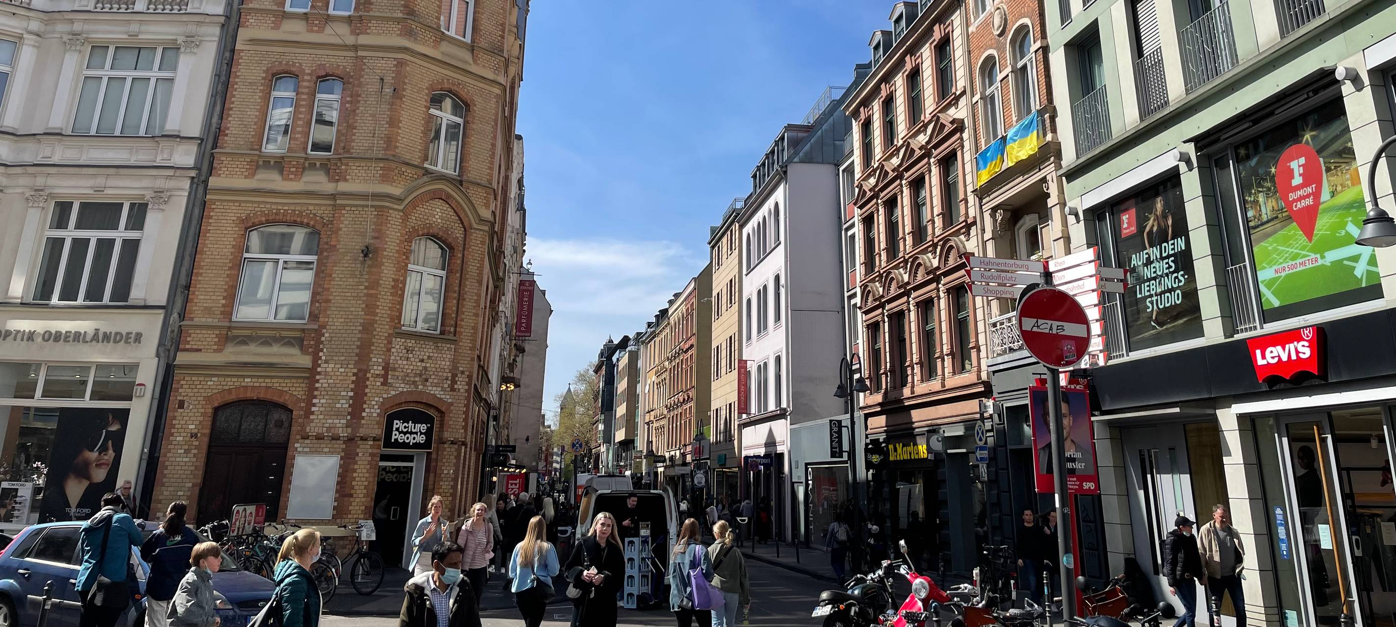 Stadt errichtet Poller an Ehrenstraße