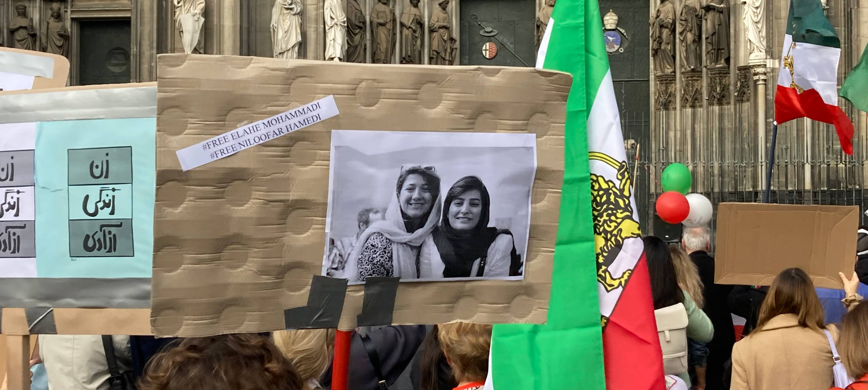 Tausende fordern mehr Freiheit für die Menschen im Iran