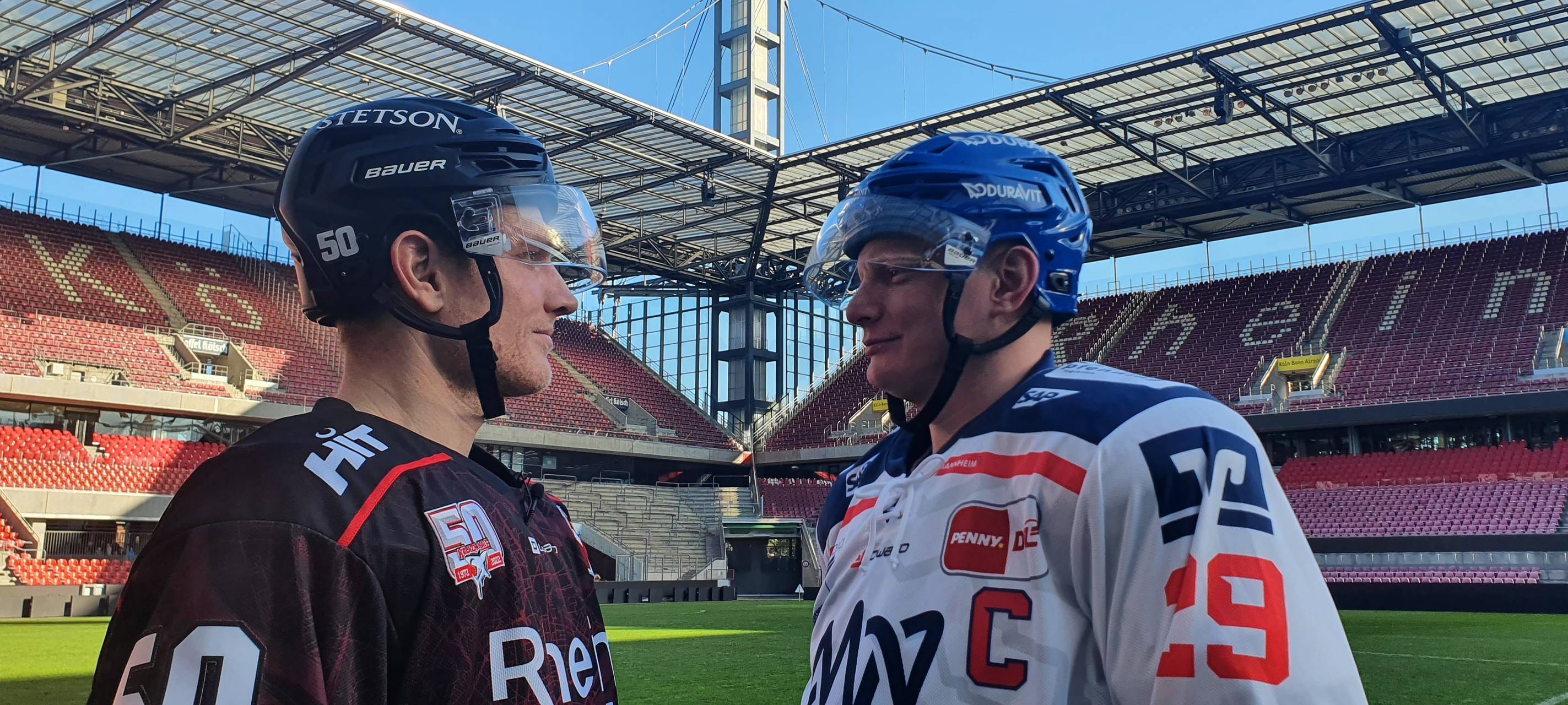 Winter Game der DEL im RheinEnergieSTADION