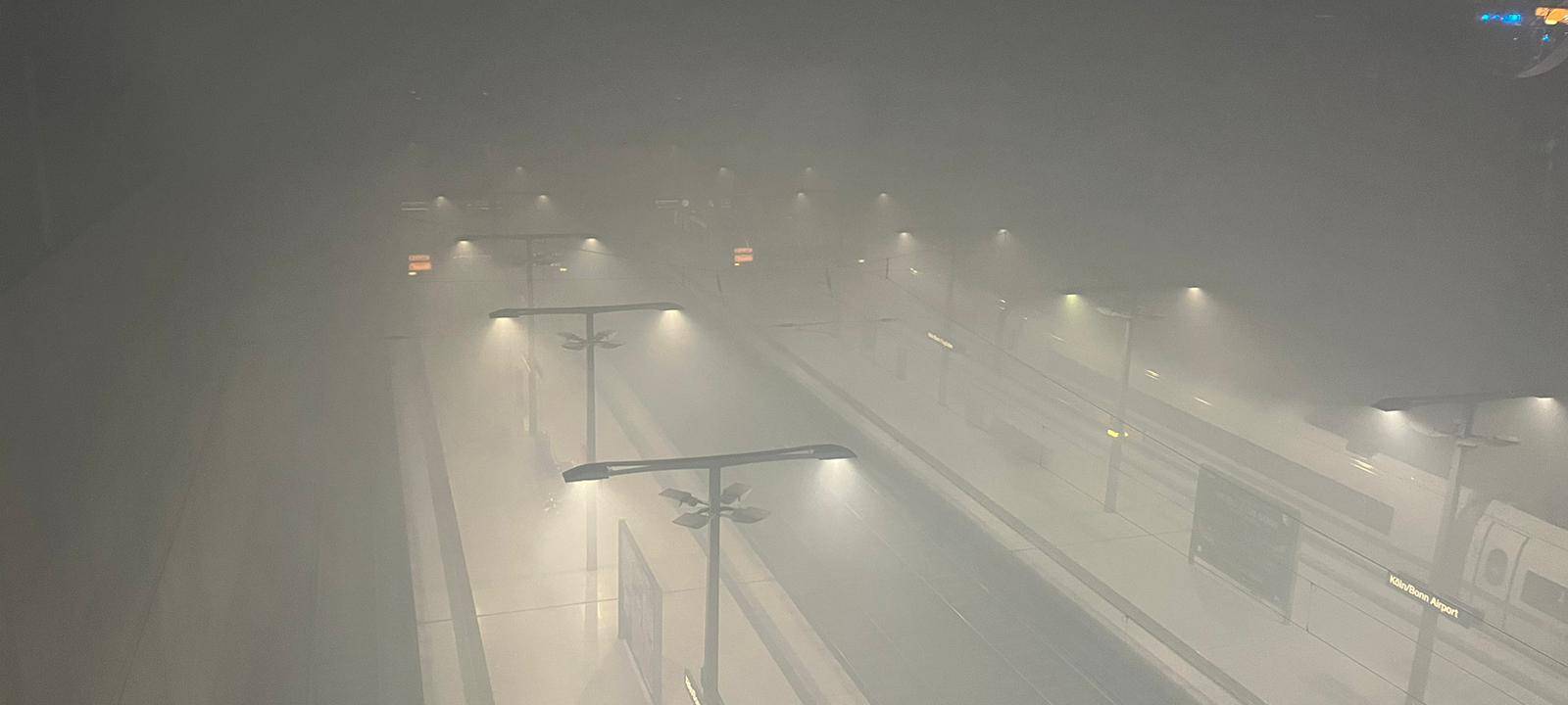 Feuer im ICE am Flughafen-Bahnhof
