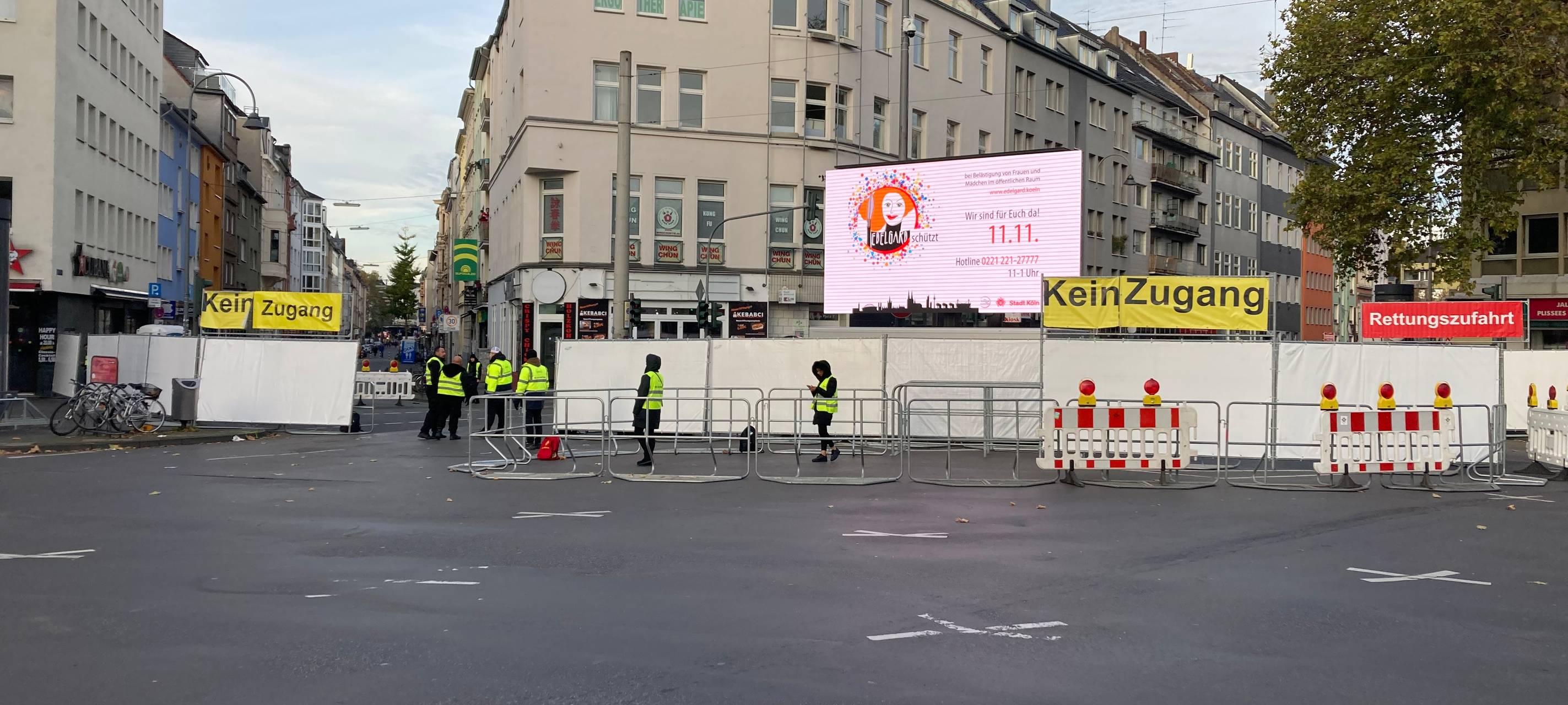 Karneval: Geld gegen Eintritt auf abgesperrter Zülpicher?