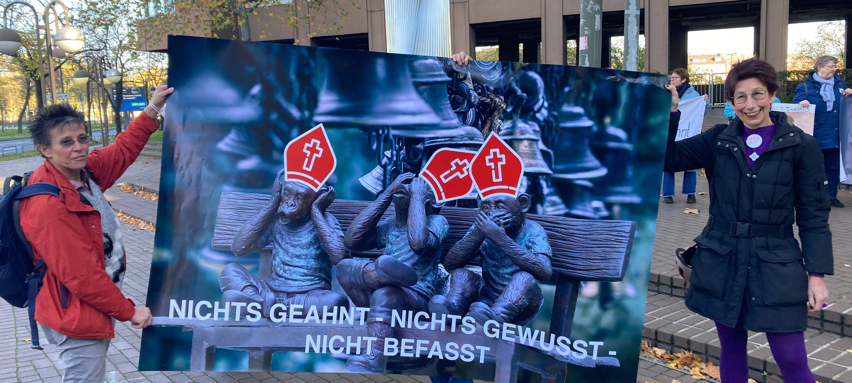 Demo gegen Woelki vor dem Landgericht