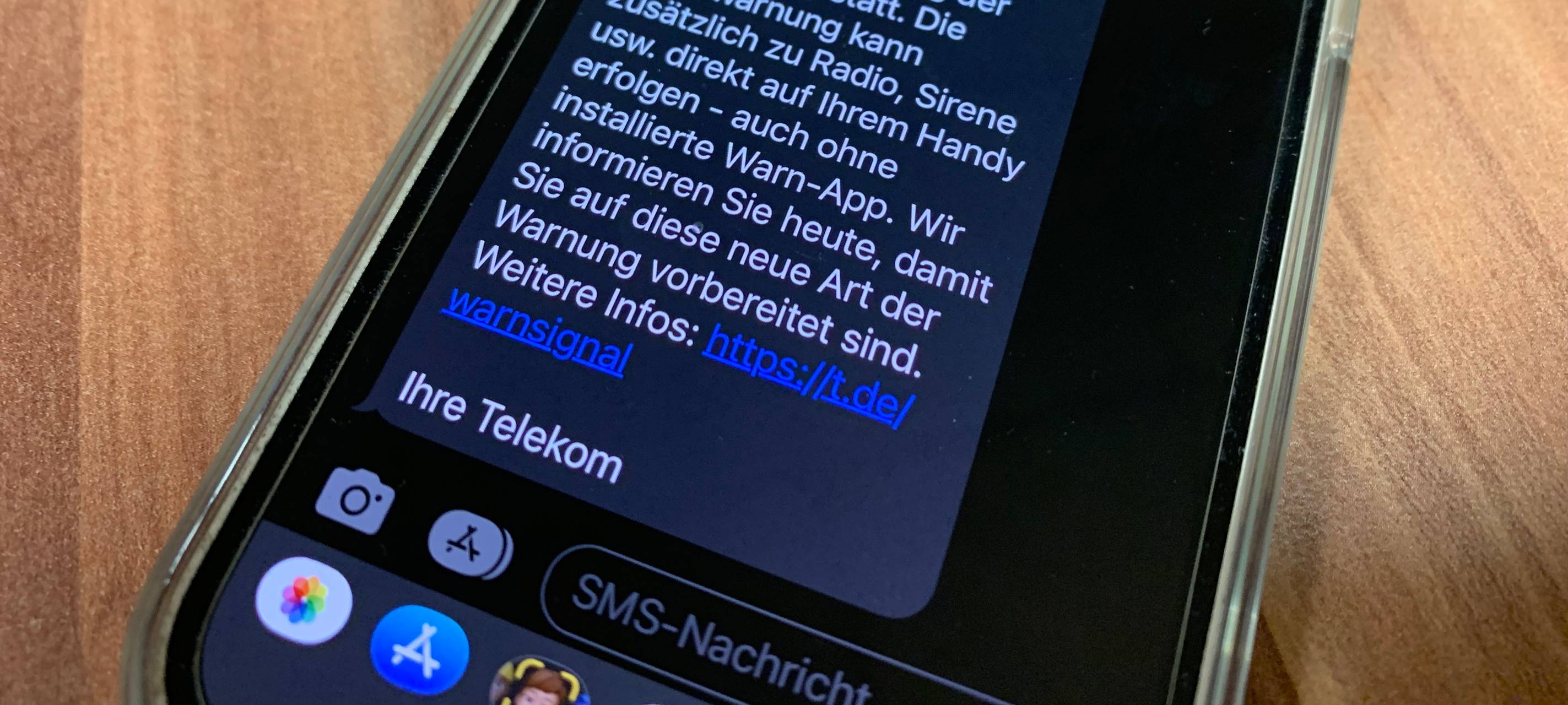 Mobilfunkanbieter verschicken Info-SMS zu Warntag