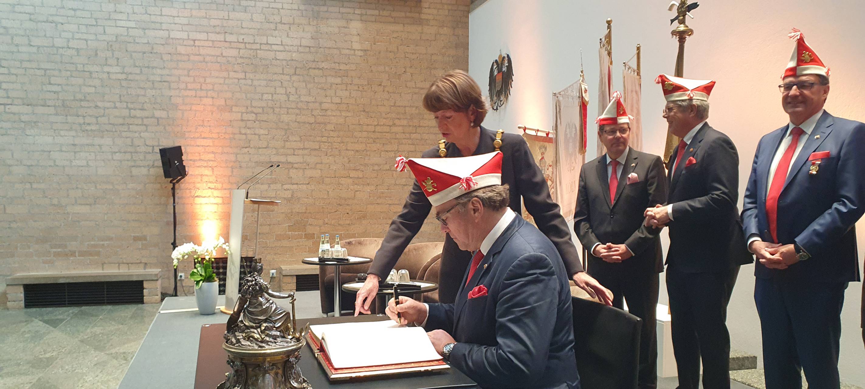 Karnevalsvereine im Goldenen Buch von Köln