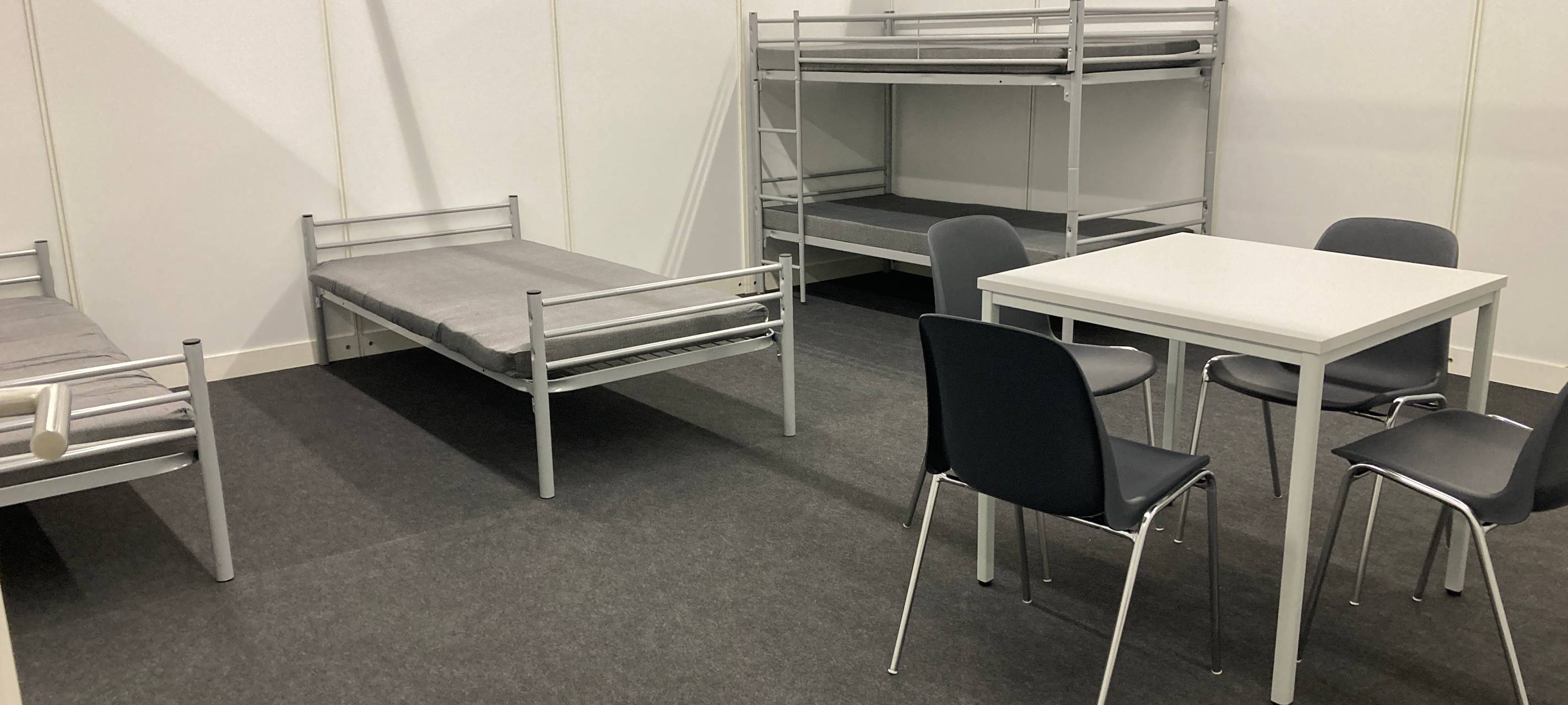 Geflüchtete ziehen wieder in Messehalle ein