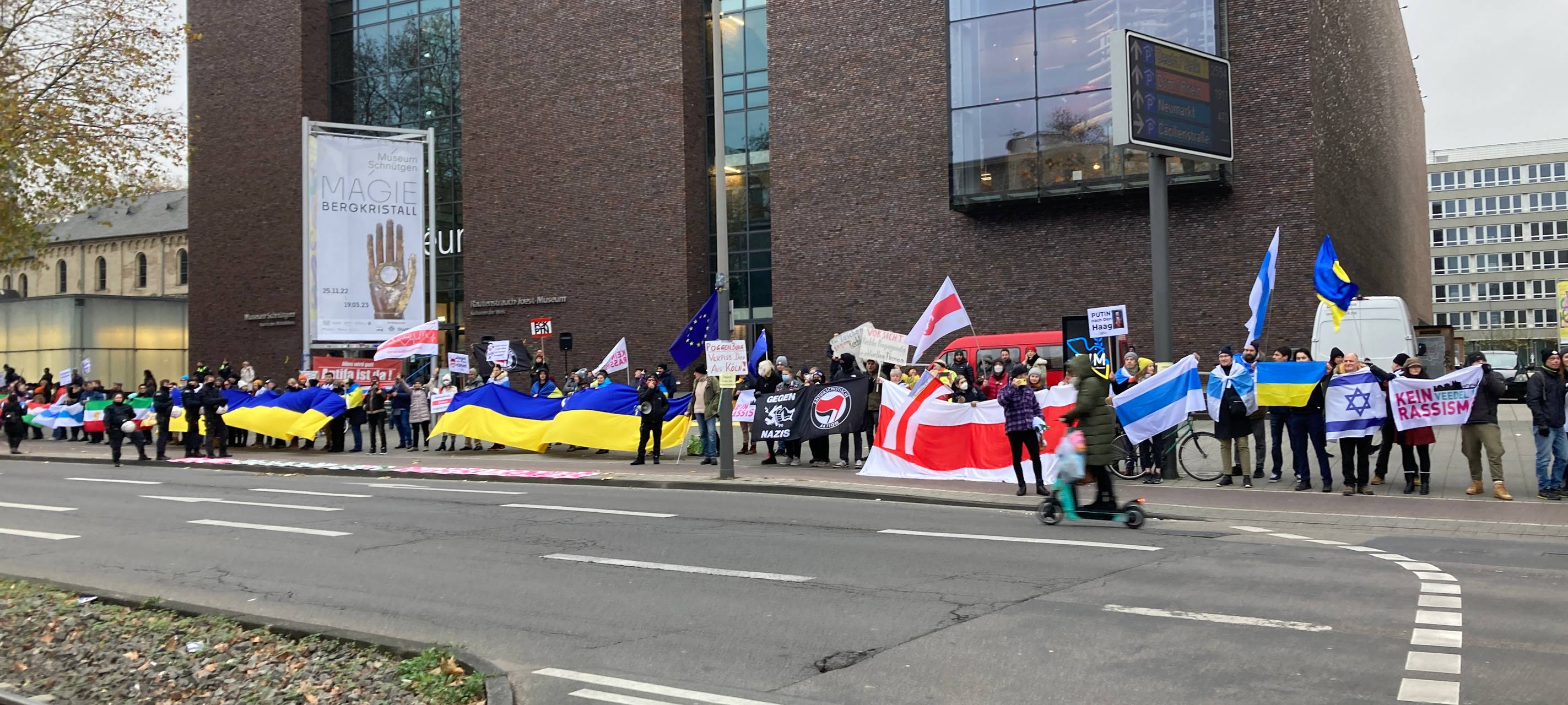 Demo-Sonntag: Weniger Demonstrierende als erwartet