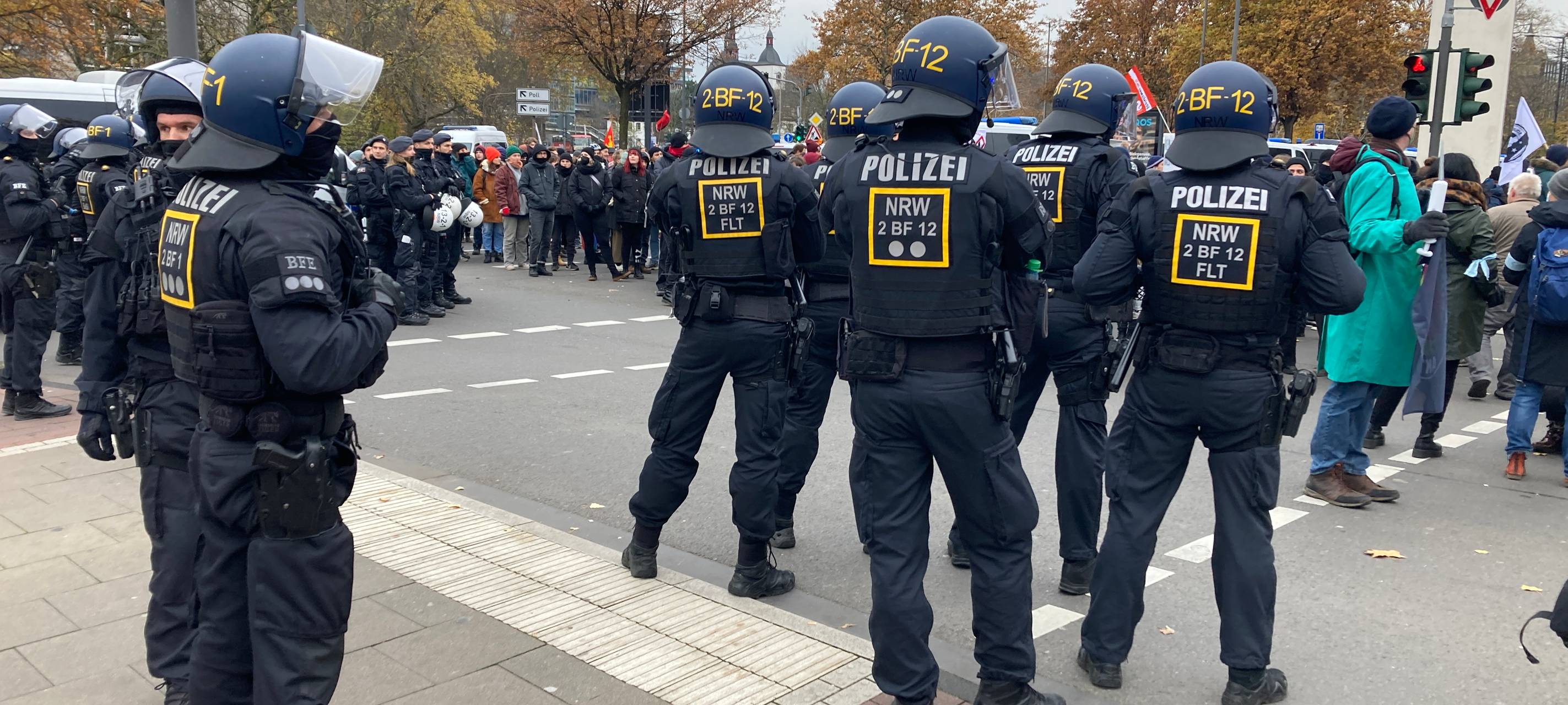 Demo-Sonntag: Weniger Demonstrierende als erwartet