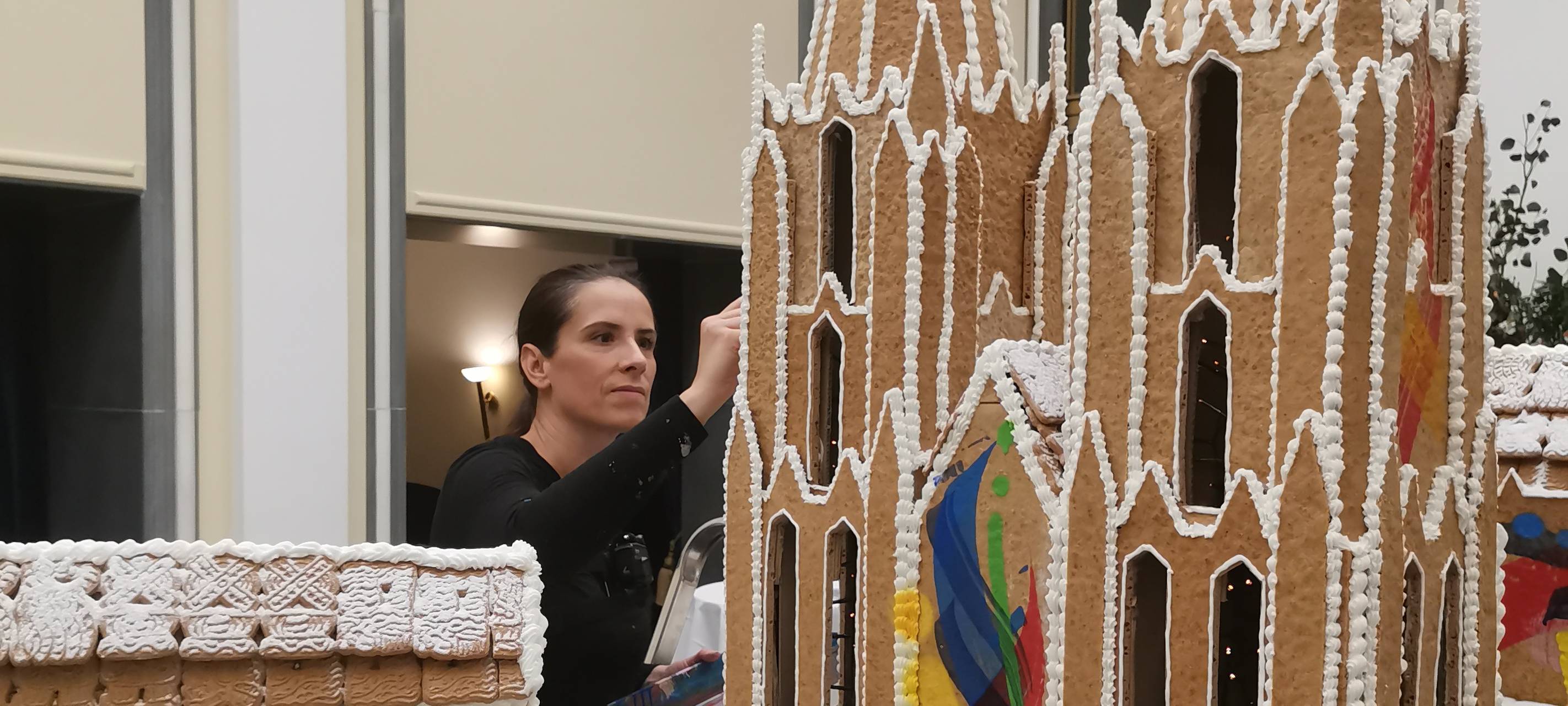 Bunter Lebkuchen-Dom für Lichtblicke zu ersteigern