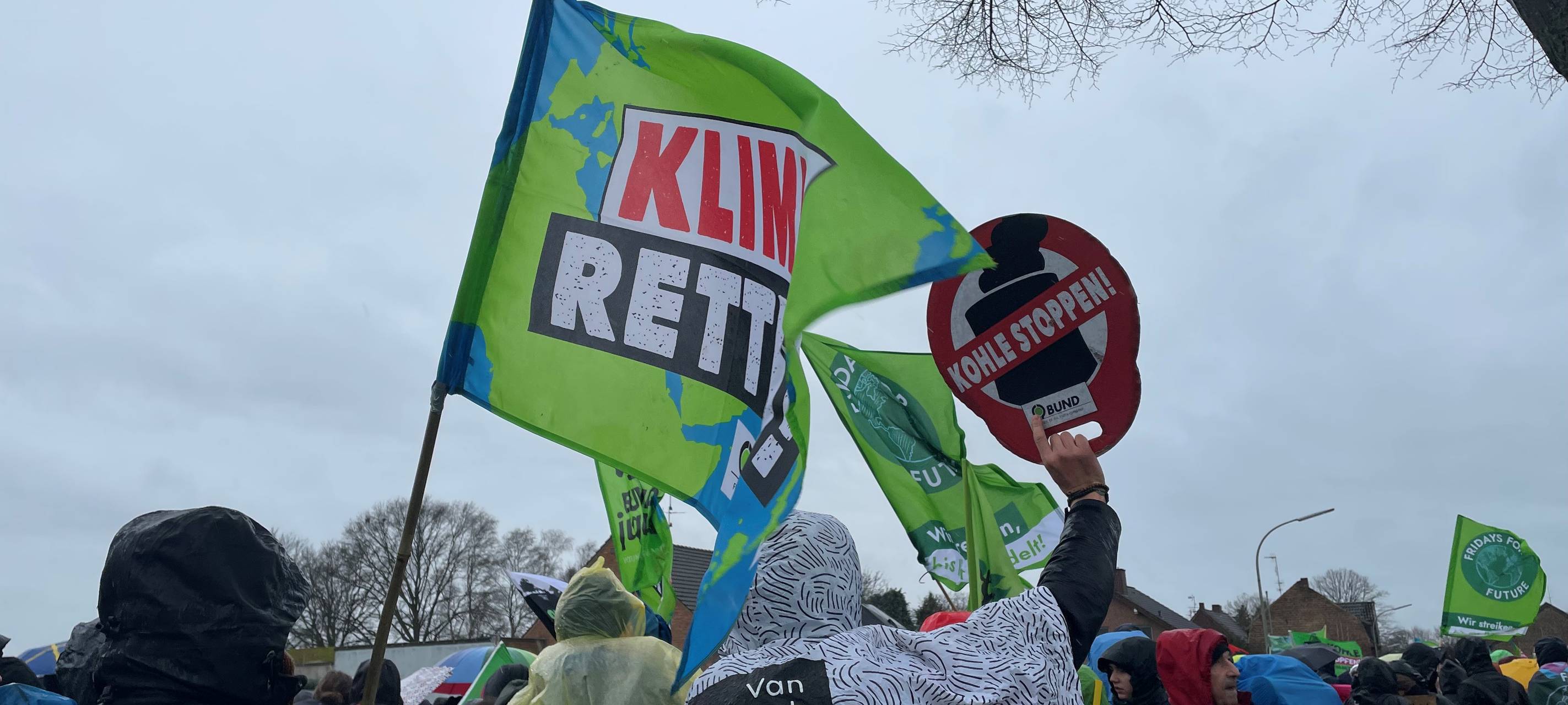 Klima-Demo gegen Polizeigewalt am Wiener Platz