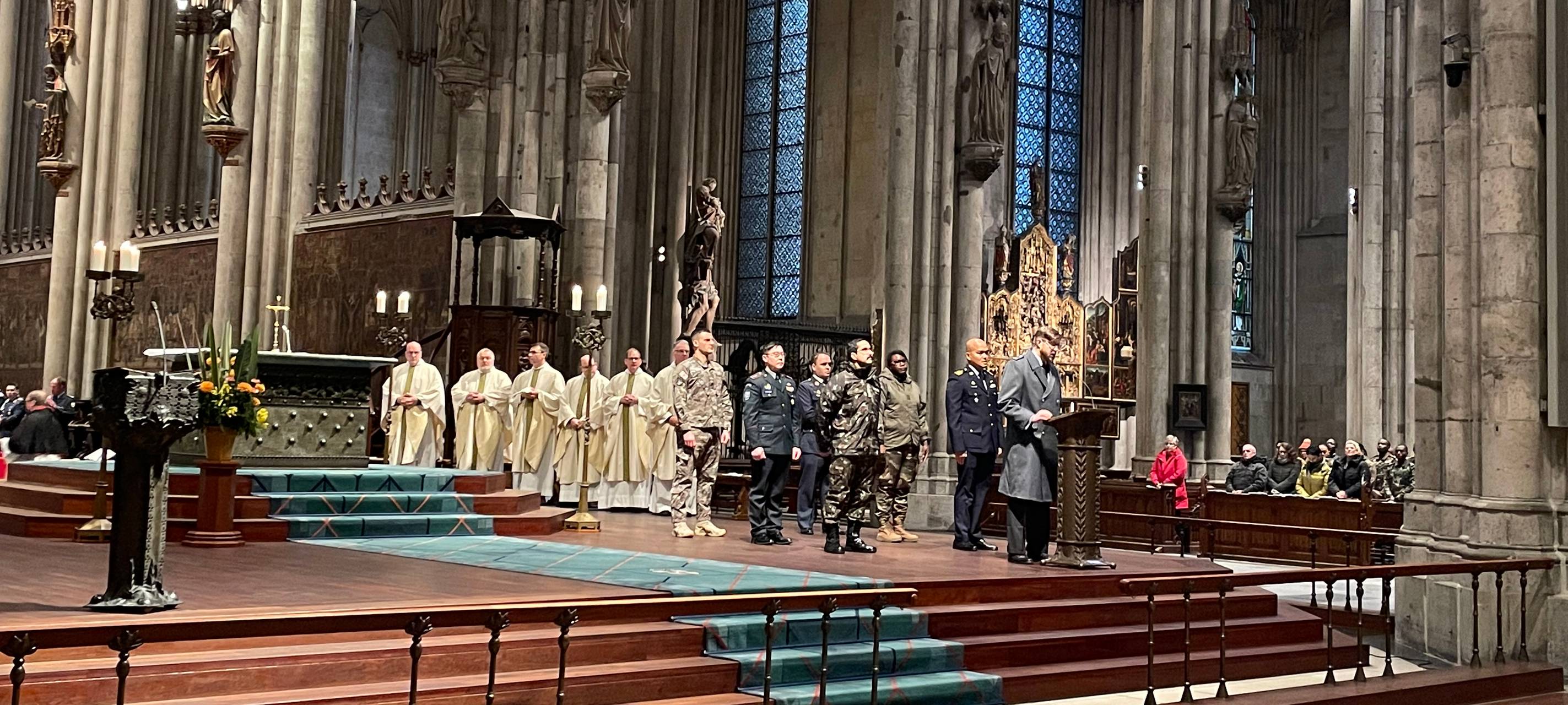 Kritik an Soldatengottesdienst im Kölner Dom