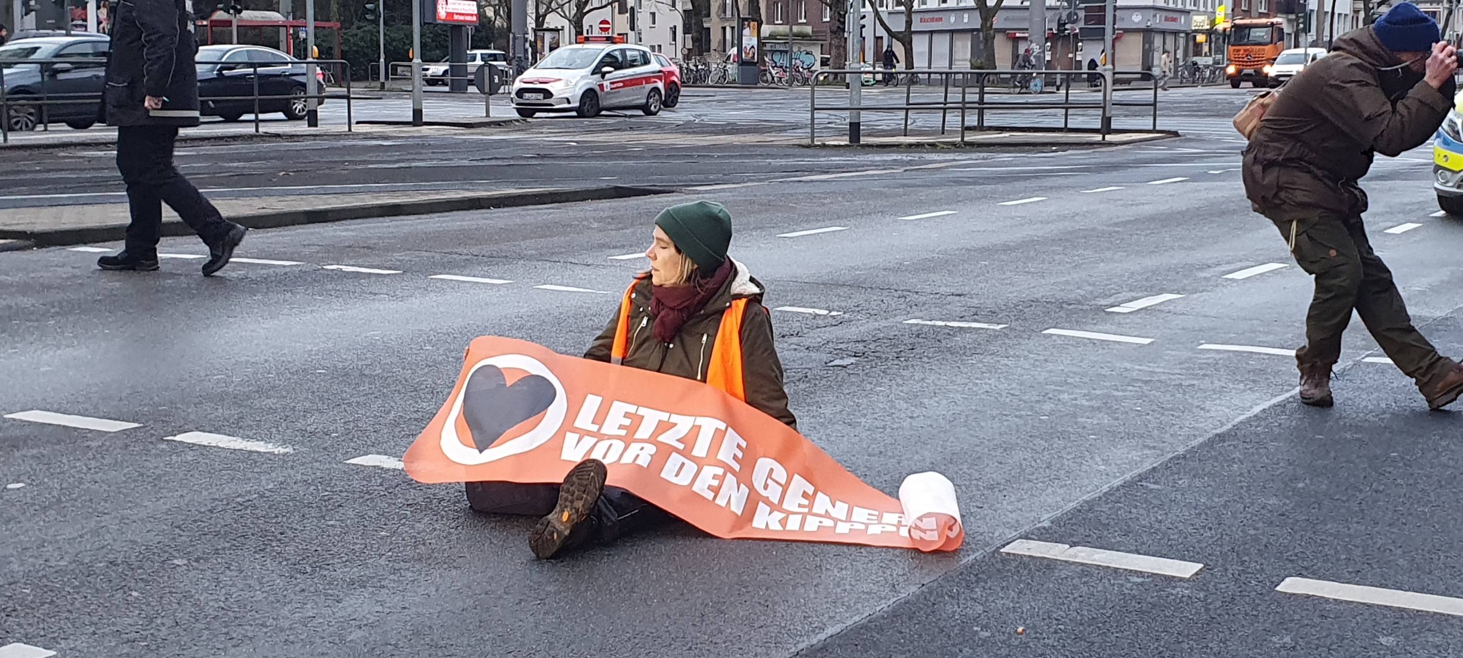 "Letzte Generation" sorgt für Behinderungen in Kalk