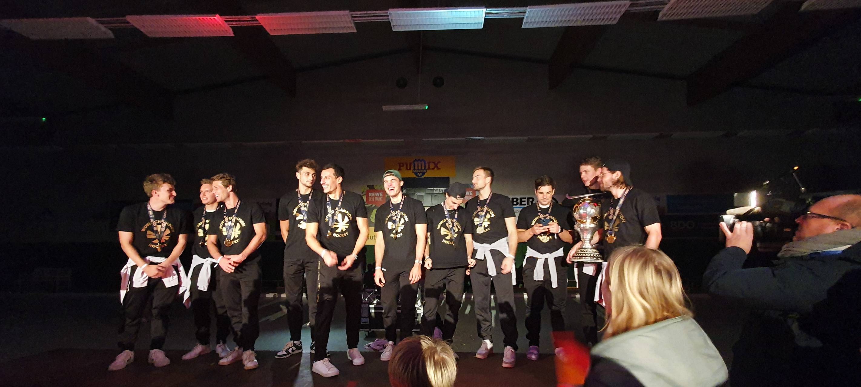 Fans feiern Hockey-Nationalspieler nach Weltmeisterschaft