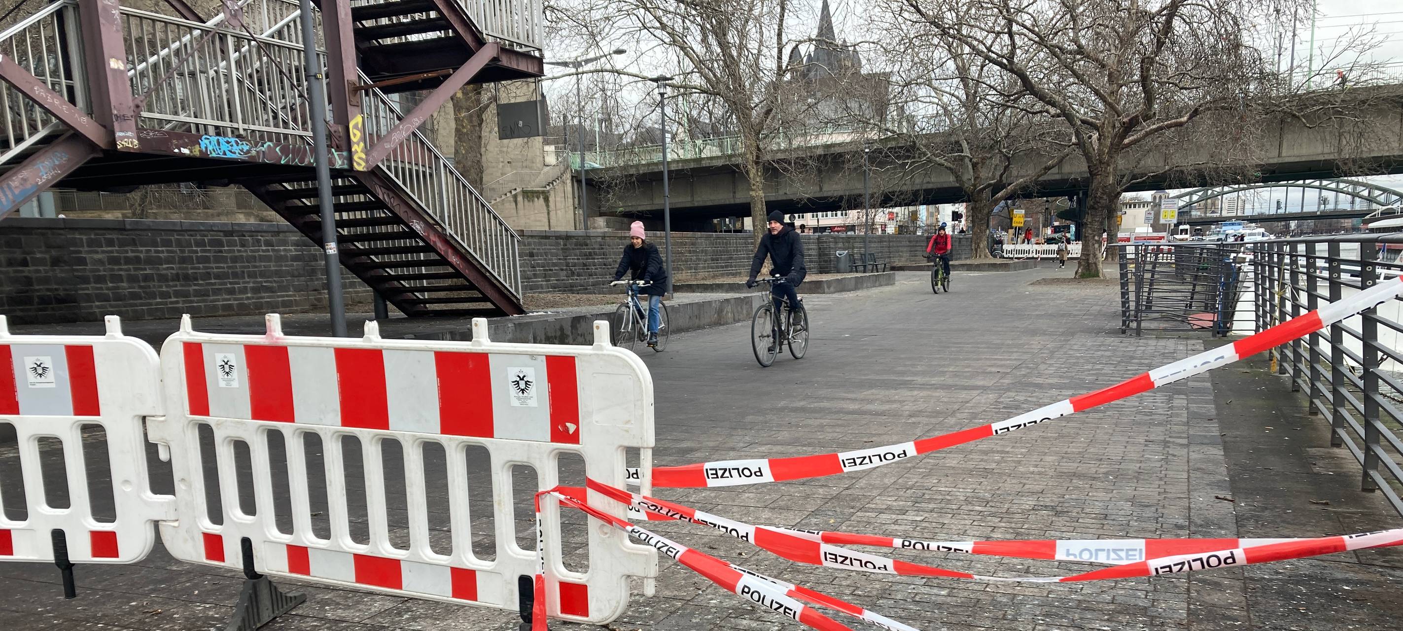 Mann rutscht auf Vogelkot aus und verletzt sich im Gesicht