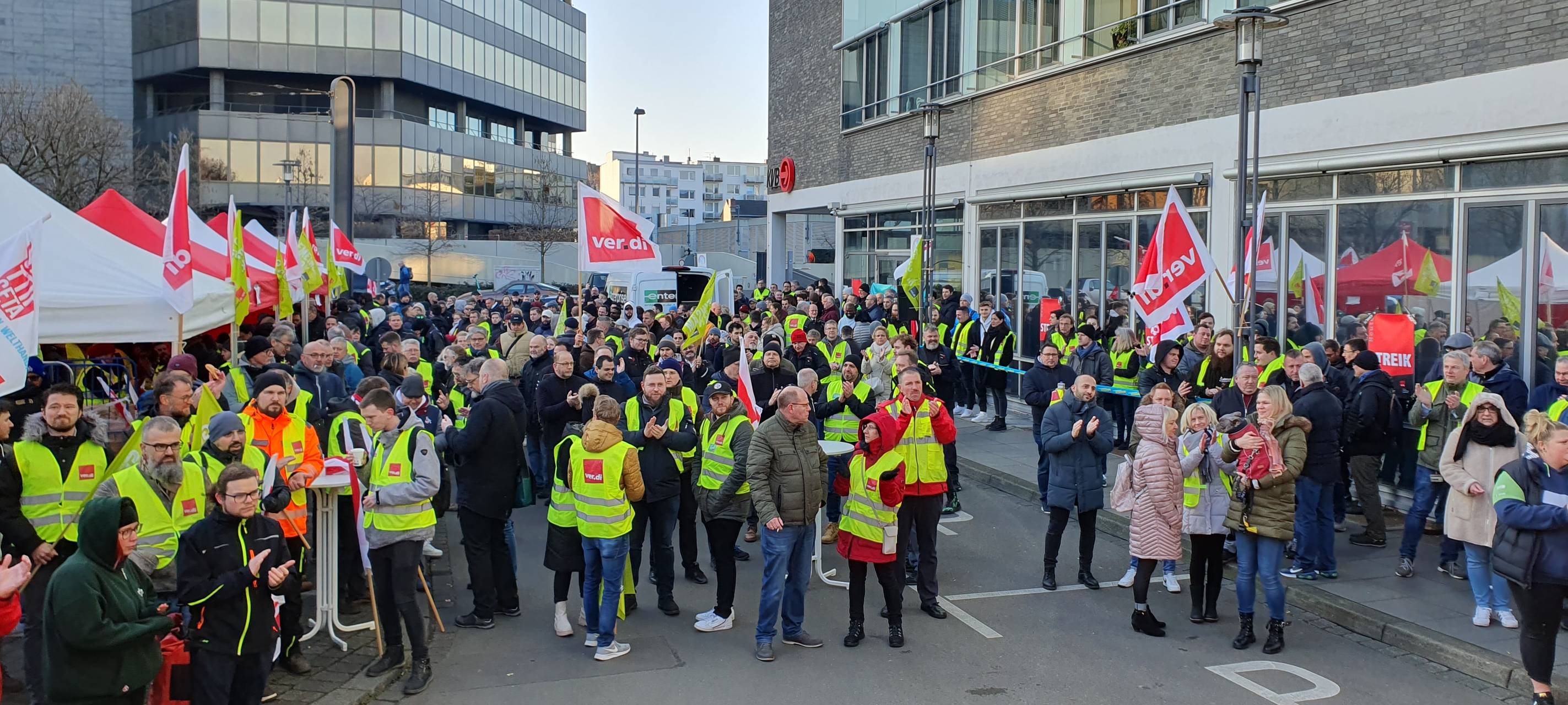 Warnstreik bei der KVB: Keine Busse und Bahnen am Dienstag