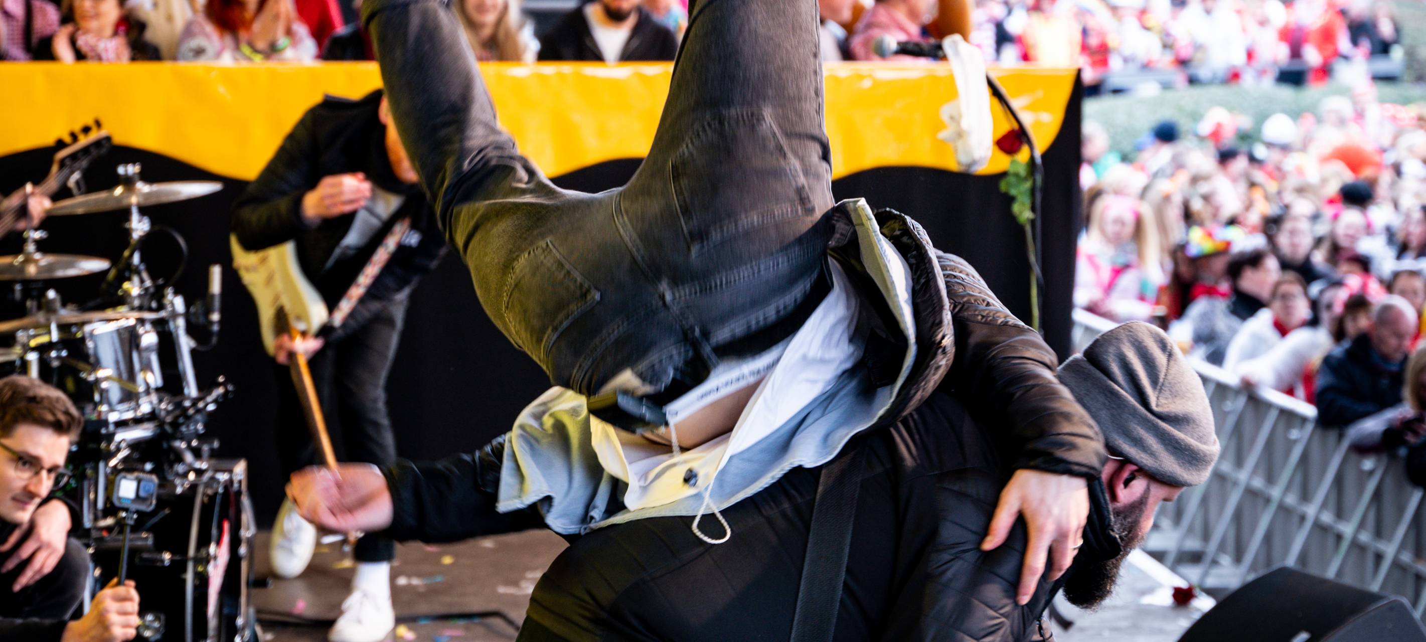 ALAAF! Unsere Weiberfastnachtsbühne am Tanzbrunnen