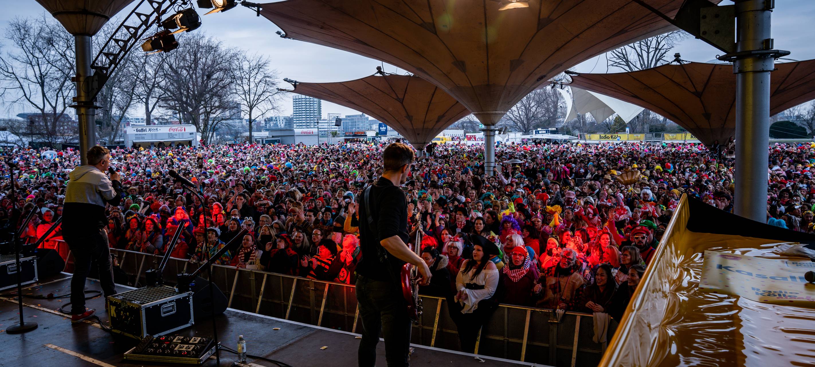 ALAAF! Unsere Weiberfastnachtsbühne am Tanzbrunnen