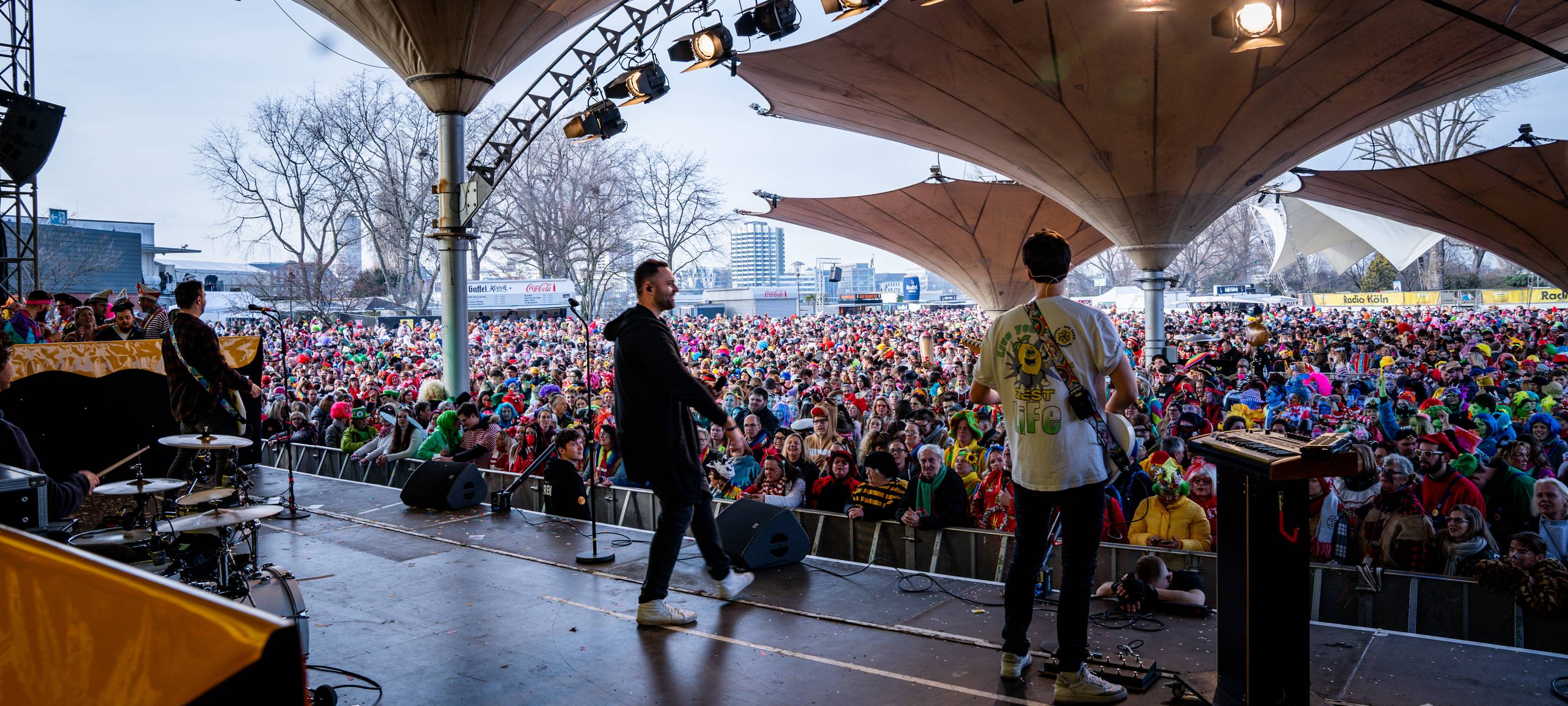 ALAAF! Unsere Weiberfastnachtsbühne am Tanzbrunnen