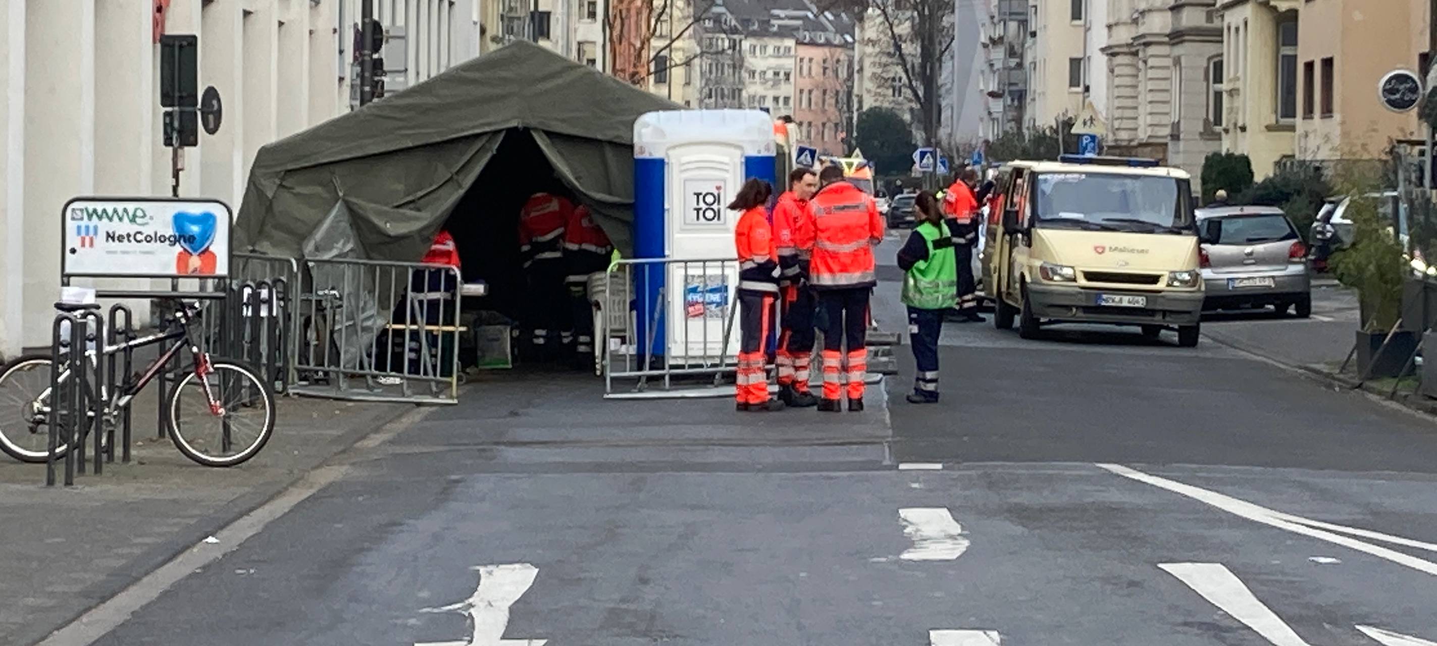 Einsatzkräfte an Karnevalstagen im Großaufgebot