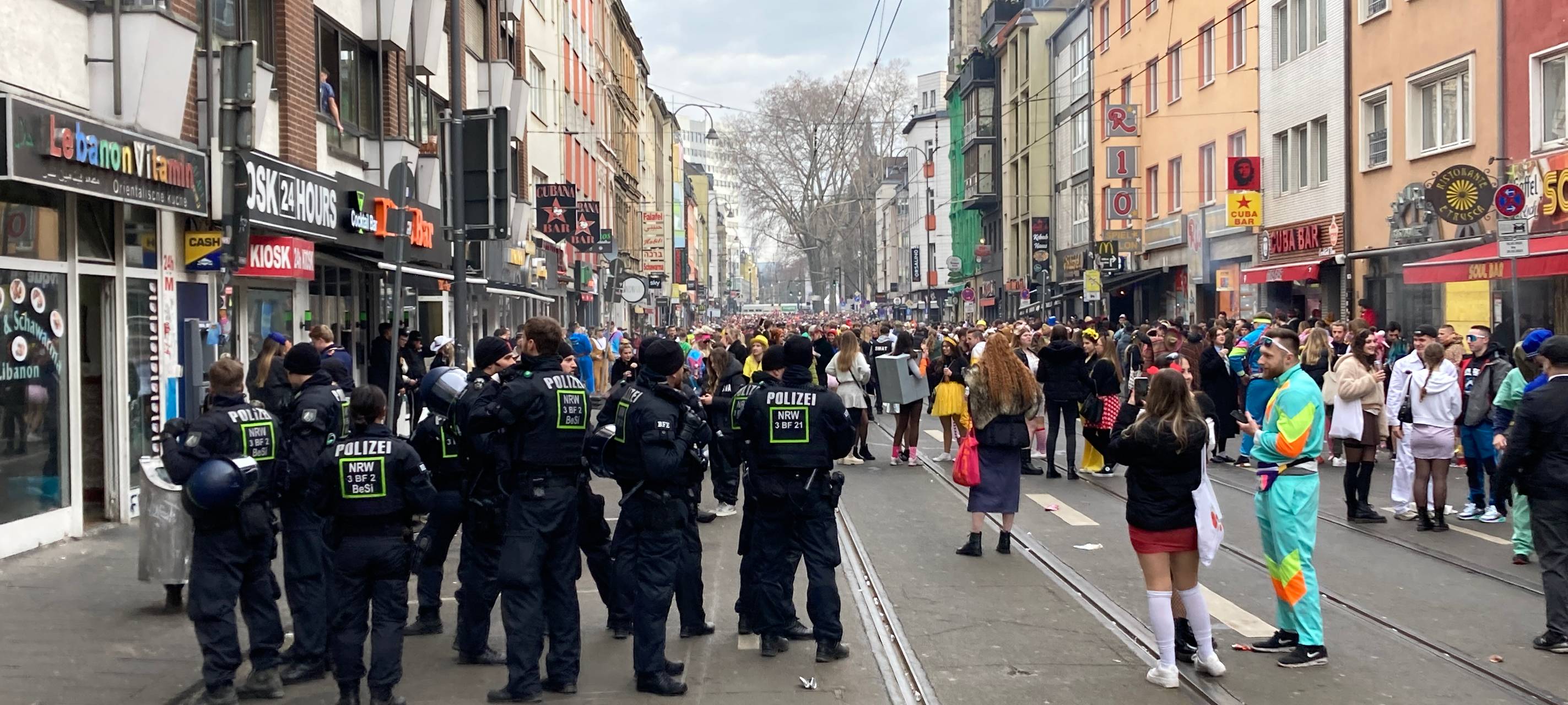 Stadt öffnet Ausweichfläche - Zülpicher Viertel ist voll