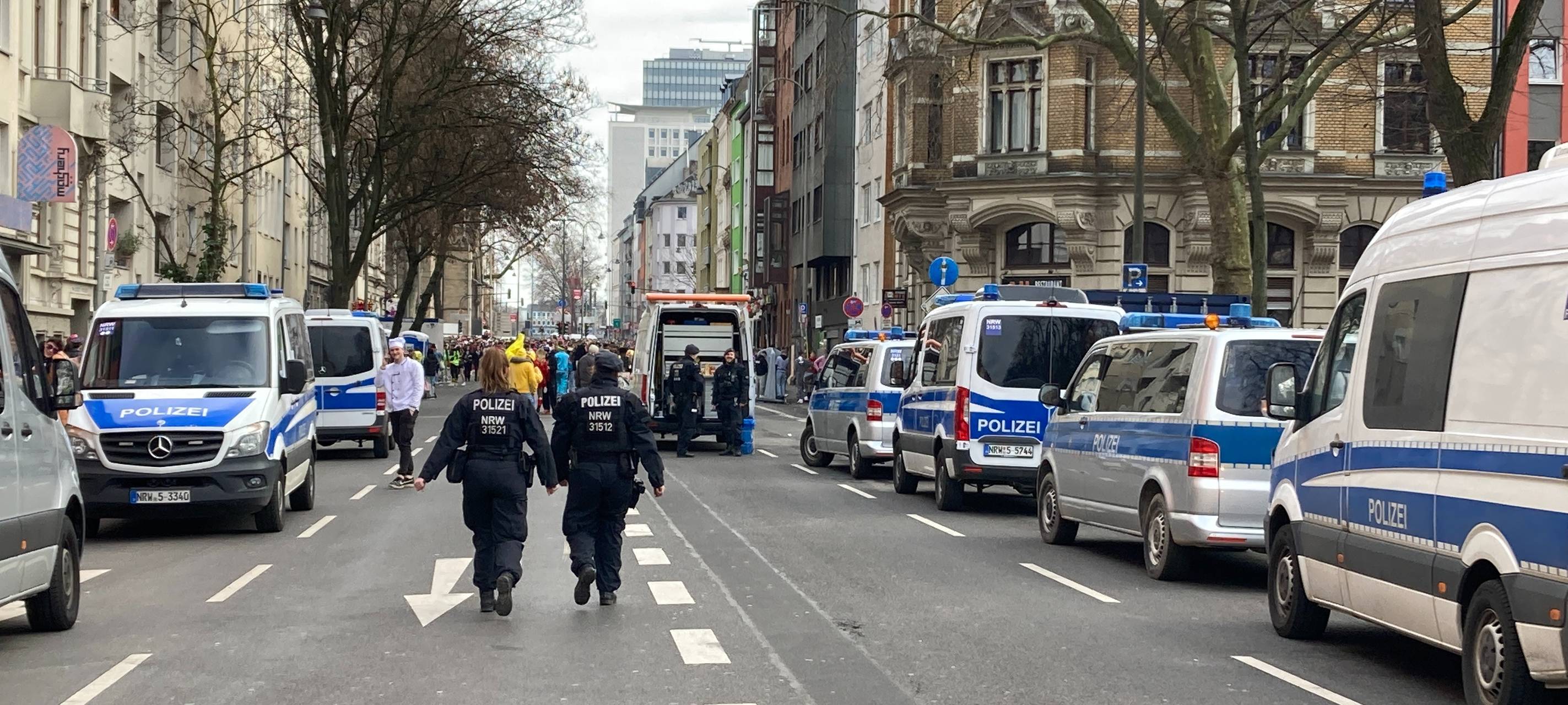 Hunderte Einsatzkräfte an Rosenmontag unterwegs