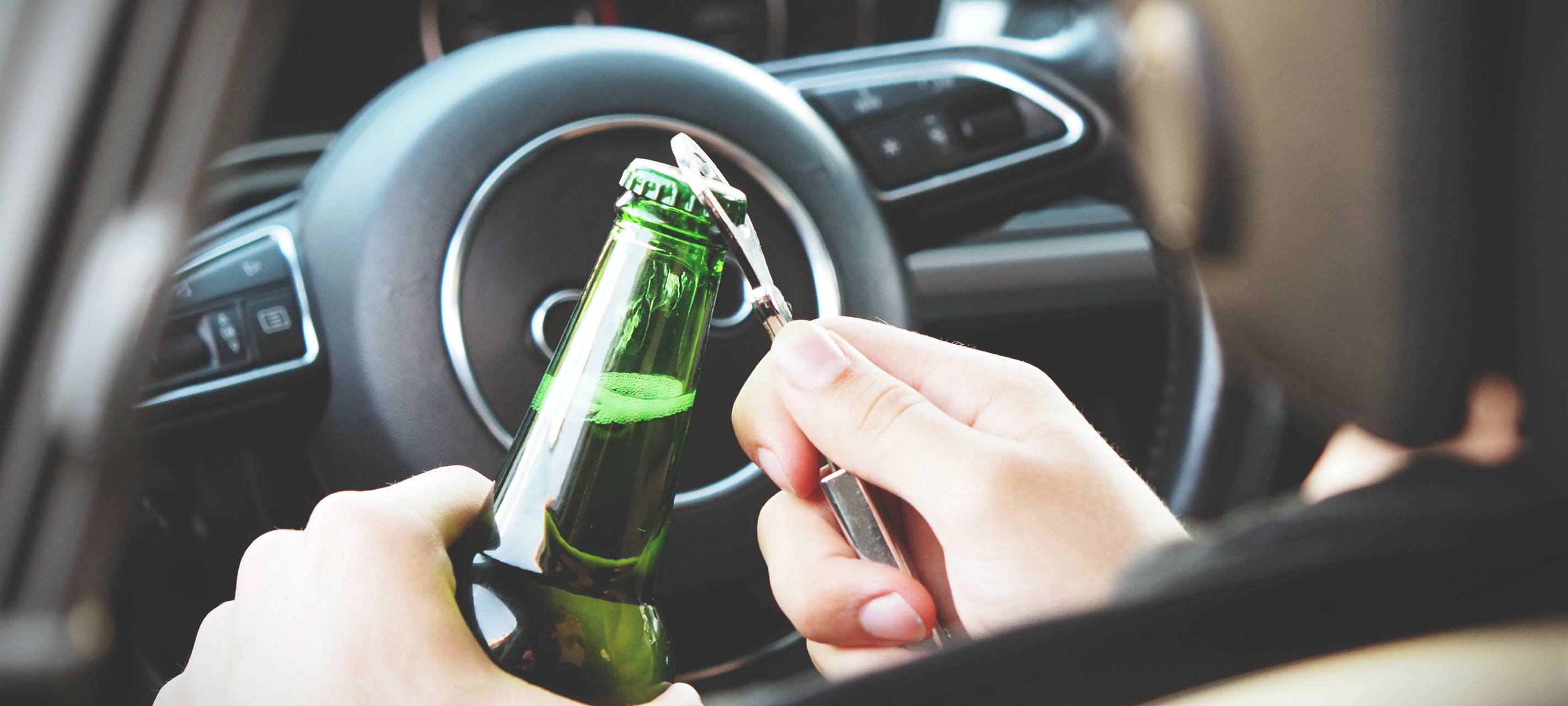 Betrunkener Autofahrer rammt mehrere parkende Autos