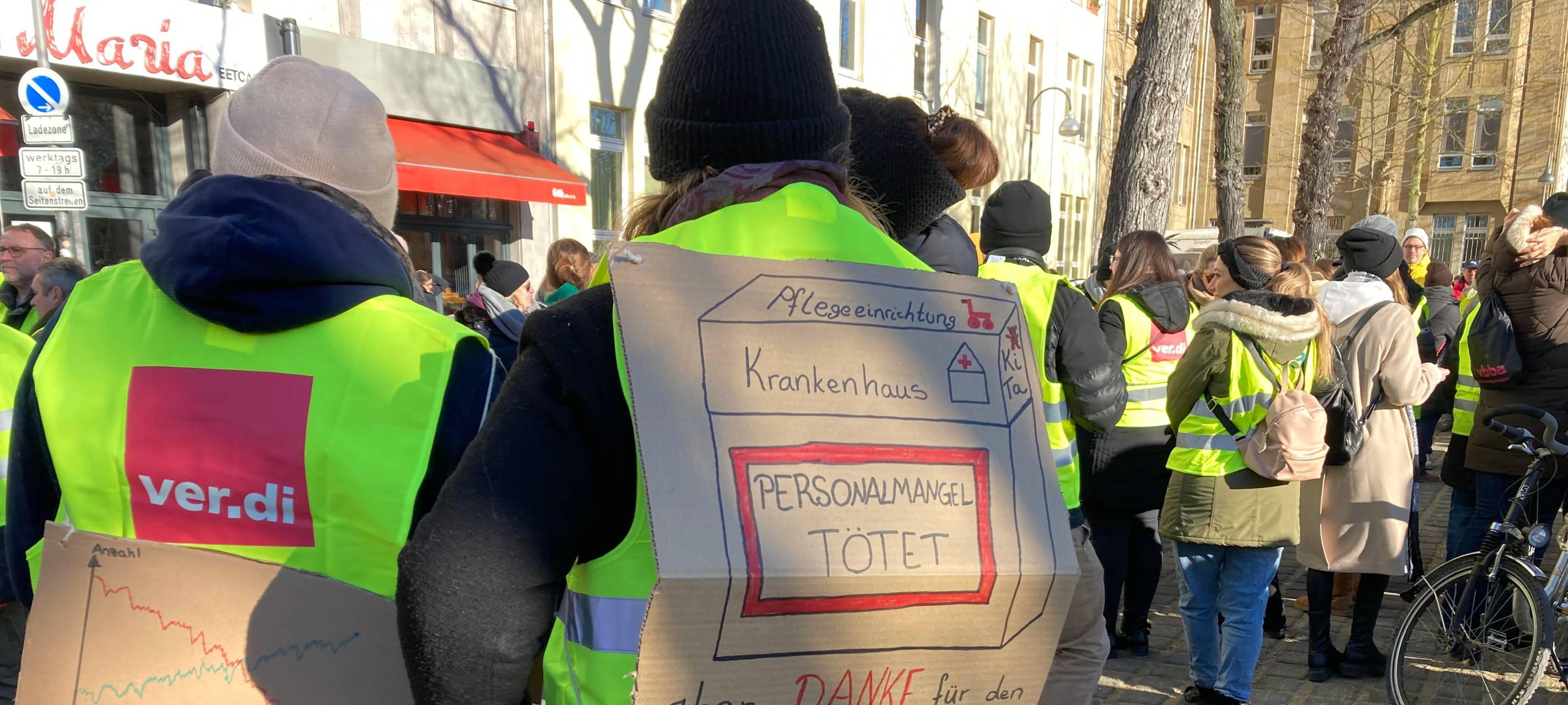 Tausend Menschen auf ver.di Kundgebung