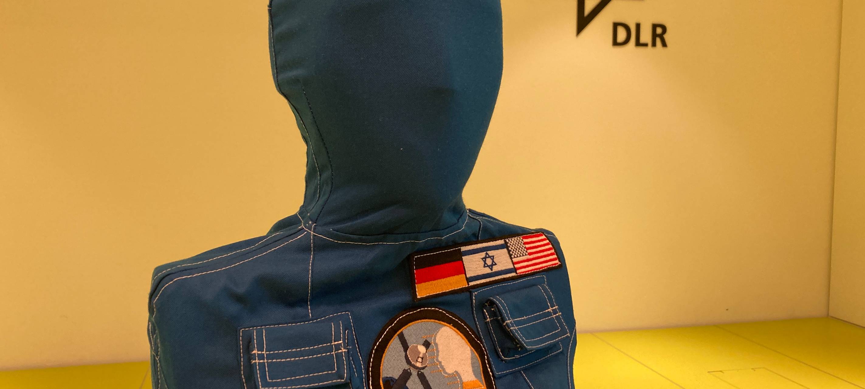 Weibliche Mondreise-Puppen zurück in Köln